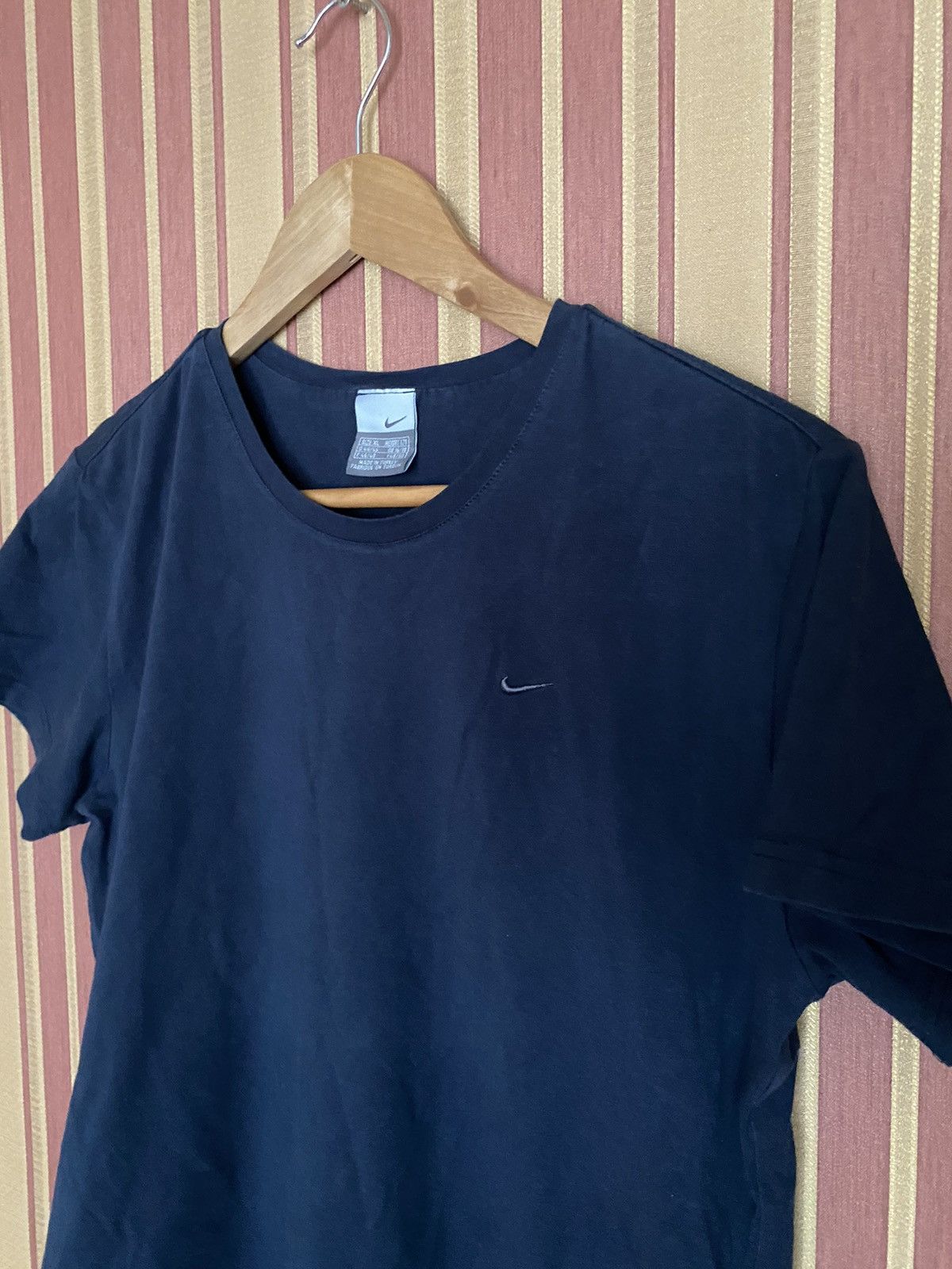 Vintage Vintage Nike t-shirt small swoosh Size US S / EU 44-46 / 1 - 4 Thumbnail