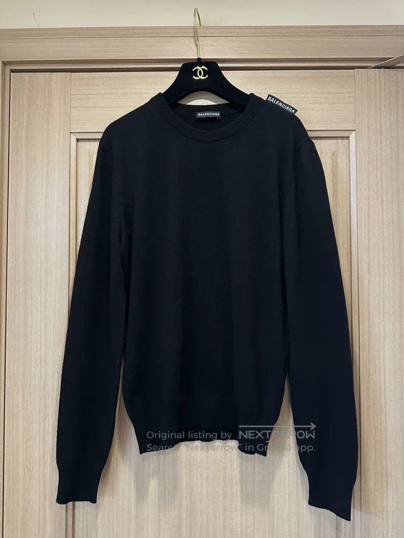 Balenciaga Black shoulder logo label cashmere knitted swea