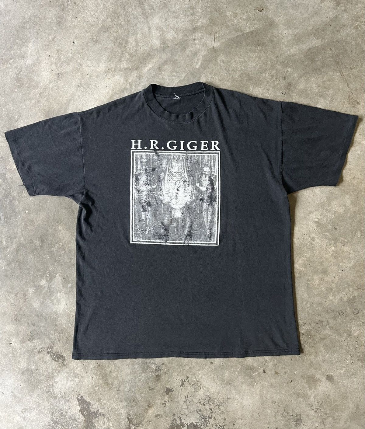 Band Tees Rare Vintage "H.R. Giger Aliens "Art Tee Size US XL / EU 56 / 4 - 1 Thumbnail