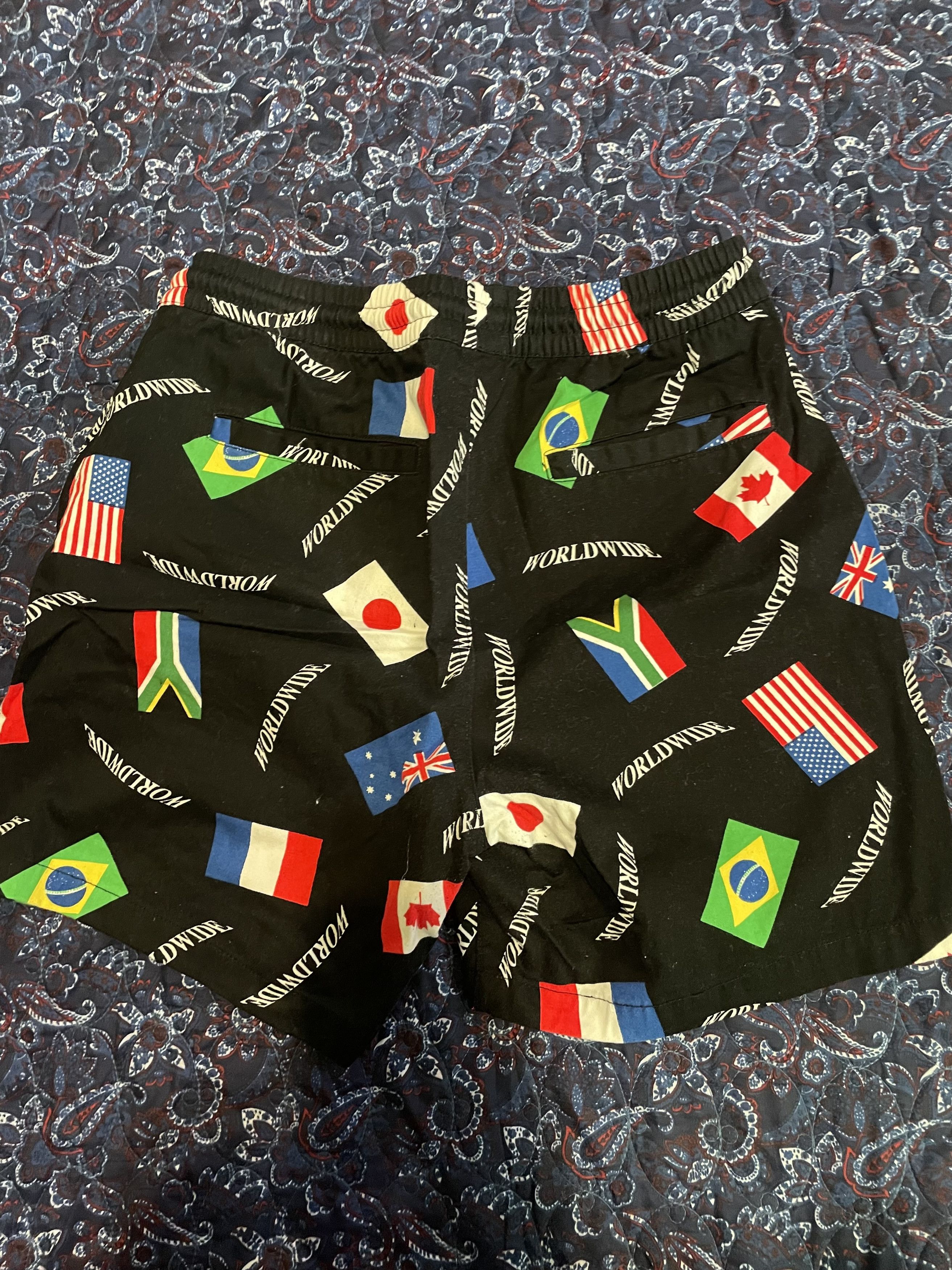 Forever 21 Forever 21 Country Flag Pattern Shorts Size US 32 / EU 48 - 3 Thumbnail