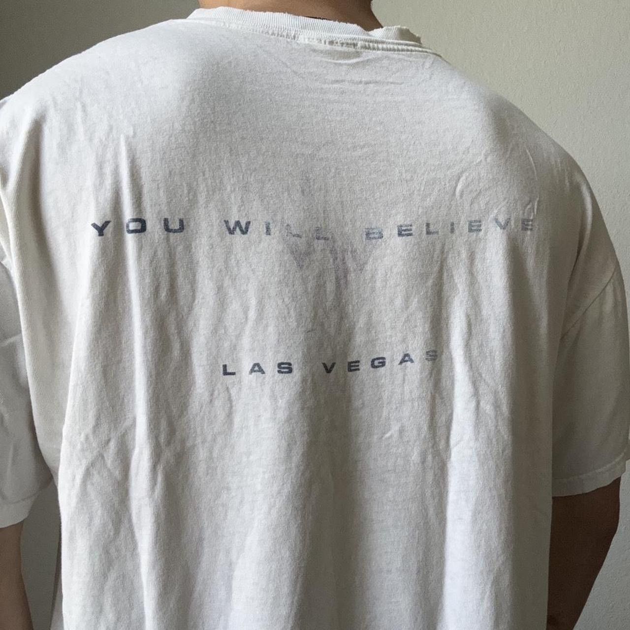 Vintage Vintage 2000s Steve Wyrick Illusionist Graphics White Tee Size US XL / EU 56 / 4 - 5 Thumbnail