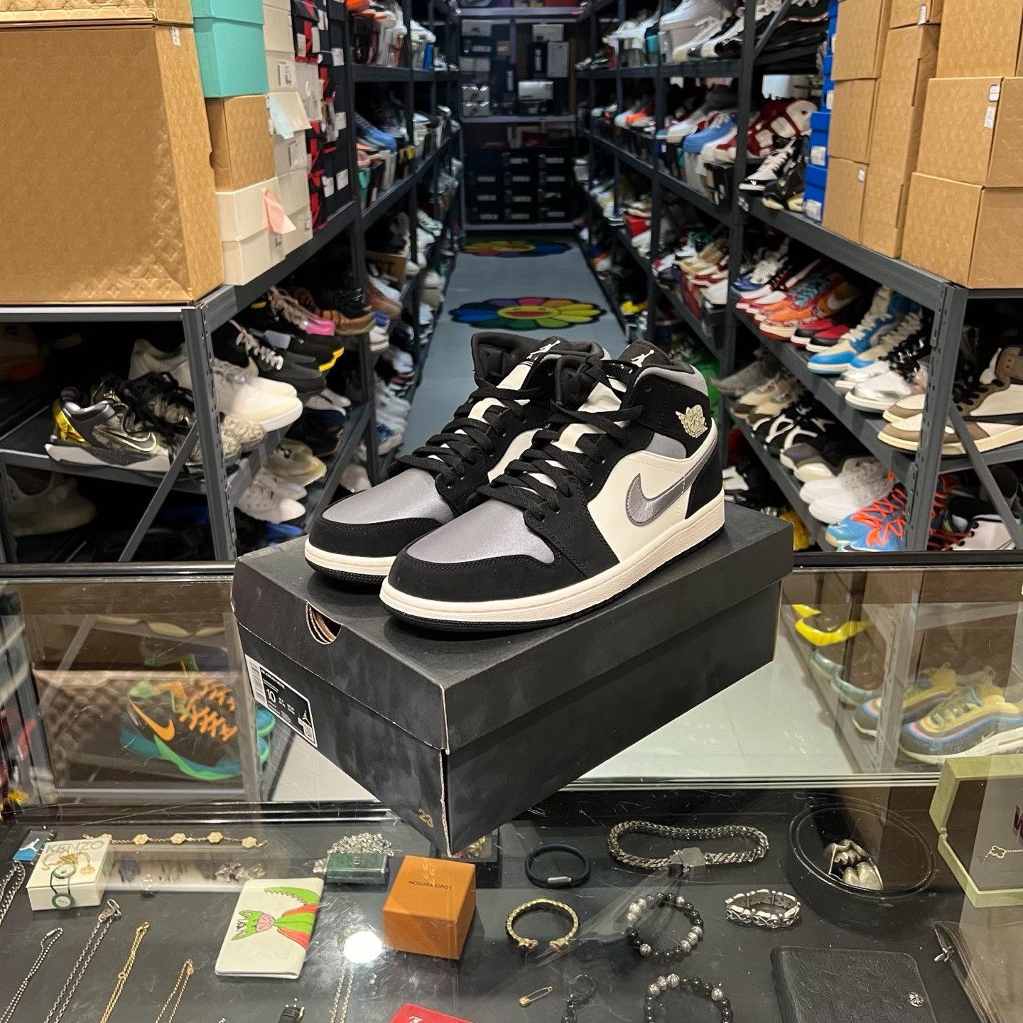 Nike Nike Black Lowtop Sneakers 10.5 Men Size US 10.5 / EU 43-44 - 1 Thumbnail