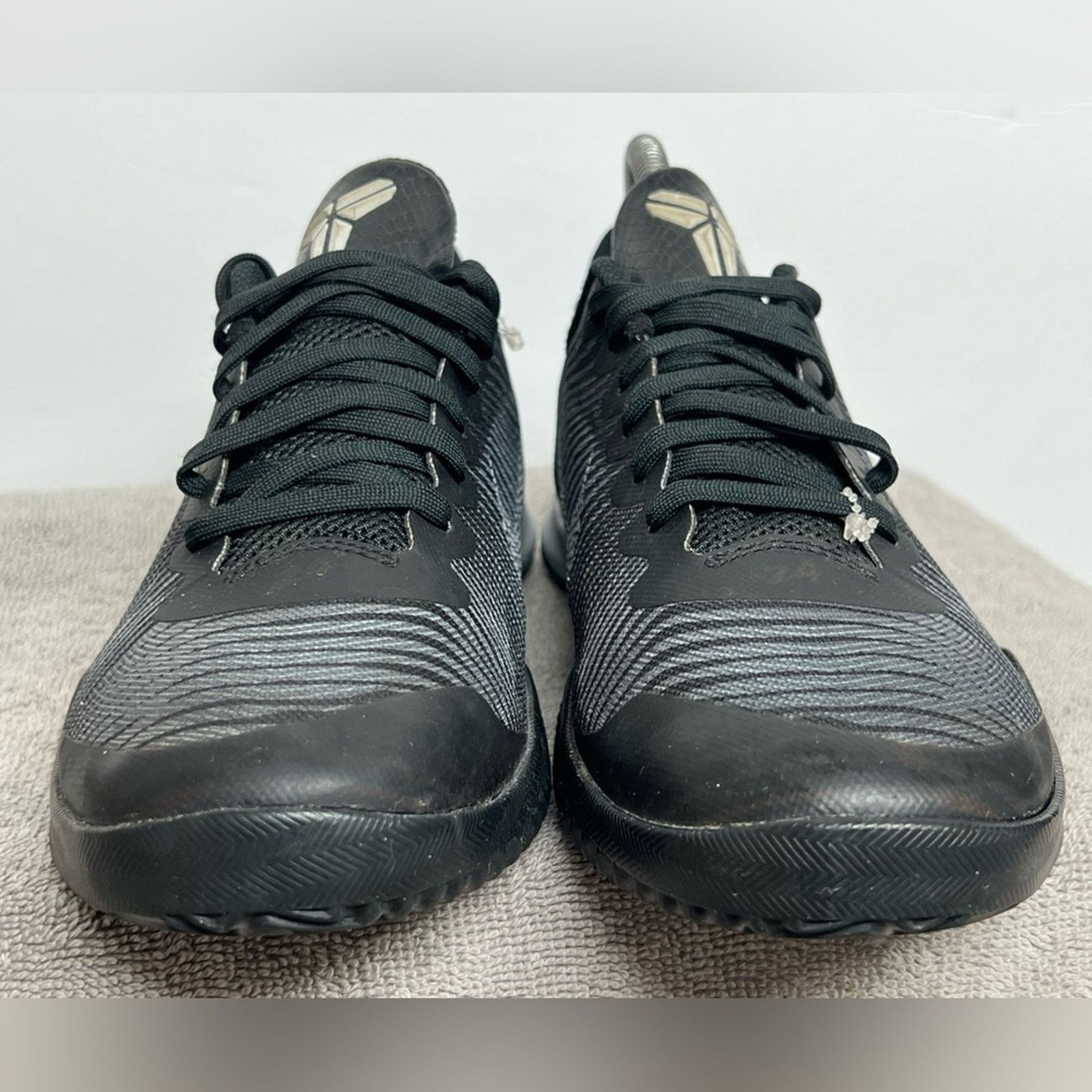 Nike Nike Kobe Bryant Mentality 2 Black White Youth 5.5Y RARE Size US 7 / IT 37 - 4 Thumbnail