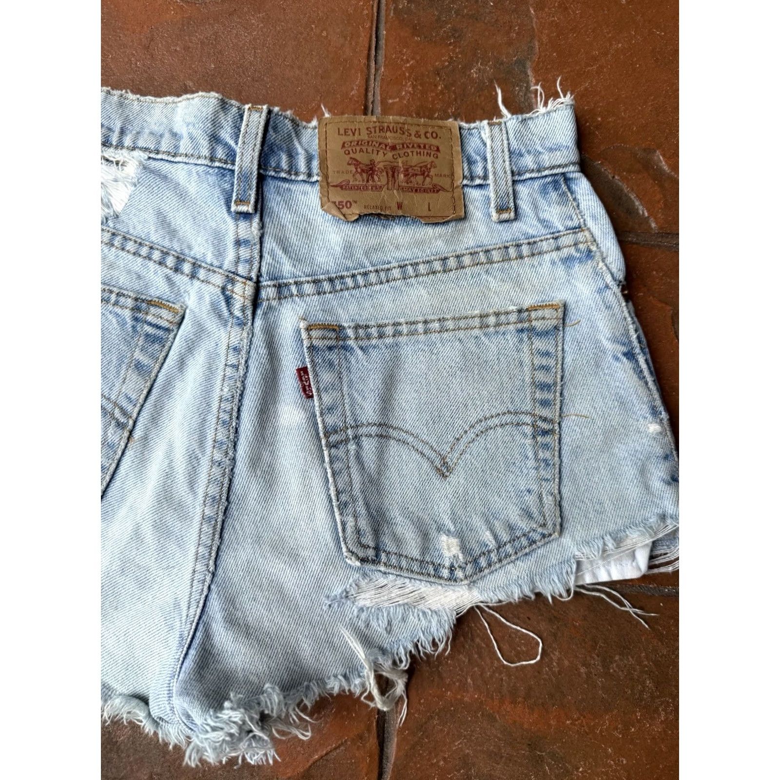 Levi's VINTAGE Levi's 550 Cut Off Jean Shorts Womens 7 Blue Denim Distressed USA Shorts 90s Mens? Womens Size 28" / US 6 / IT 42 - 6 Thumbnail