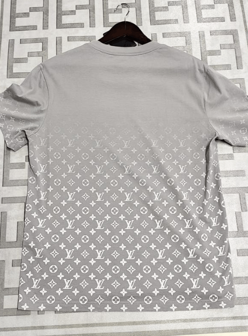 Louis Vuitton Louis Vuitton crew neck short sleeve Size US XL / EU 56 / 4 - 2 Thumbnail