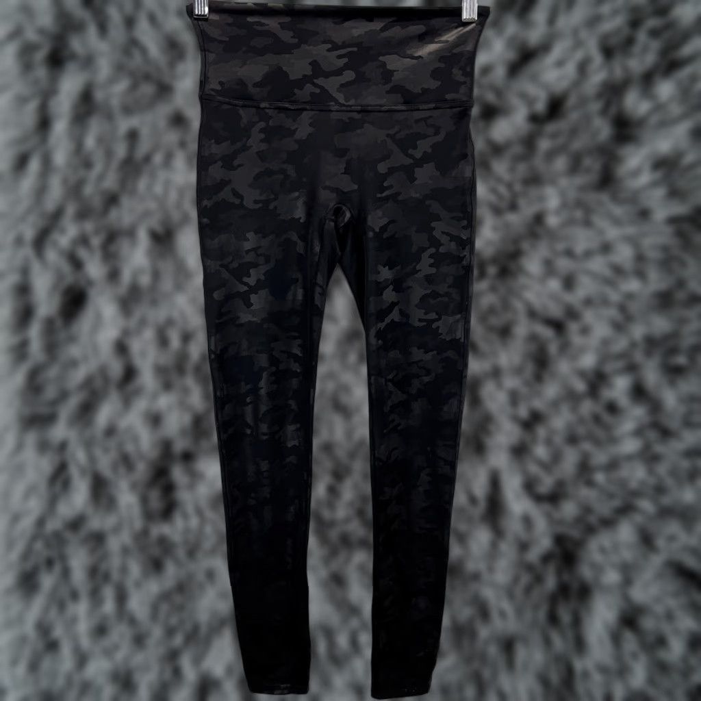 Spanx SPANX Faux Leather Black Camo Leggings Womens Size M High Rise Stretch Activewear Size 32" / US 10 / IT 46 - 1 Thumbnail