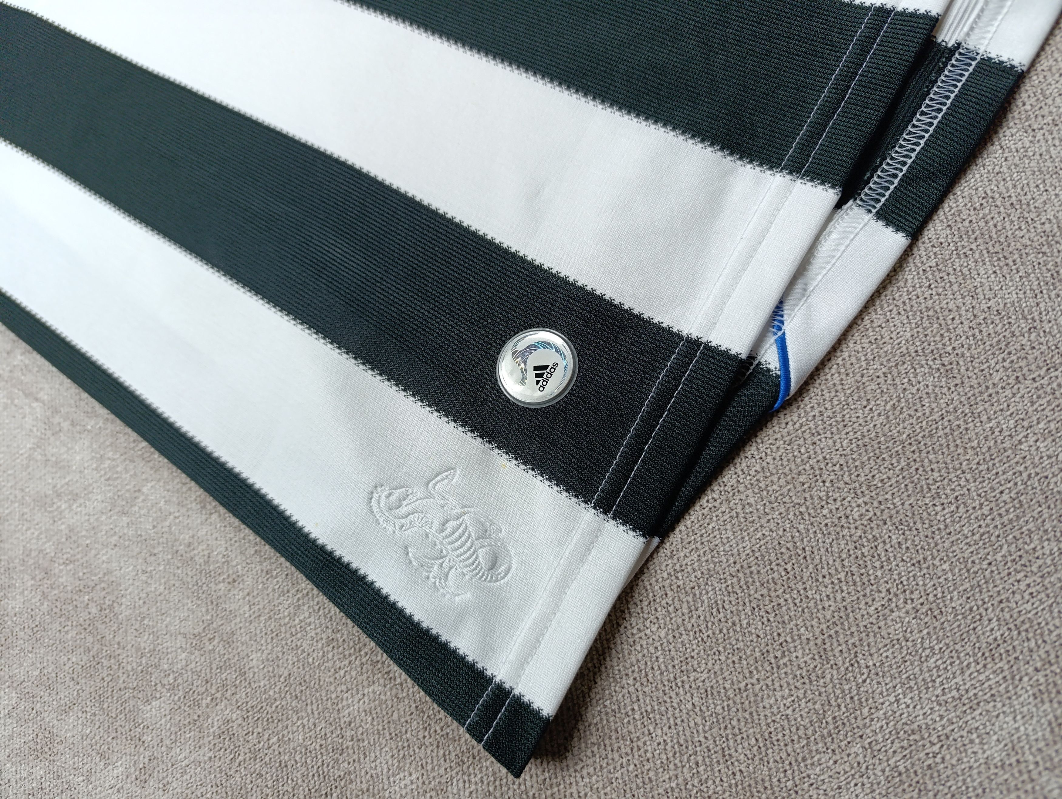 Adidas 2009-10 NEWCASTLE ADIDAS HOME SHIRT JERSEY SIZE 2XL Size US XXL / EU 58 / 5 - 3 Thumbnail