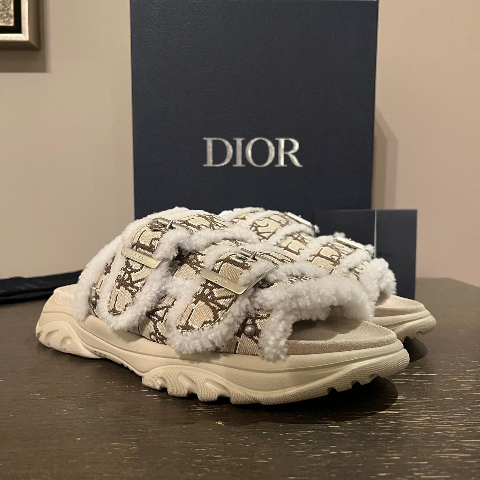Dior × Travis Scott H-Town Sandals Shearling Embroidered in Ivory/White/Brown Size US 8 / EU 41 - 10 Thumbnail