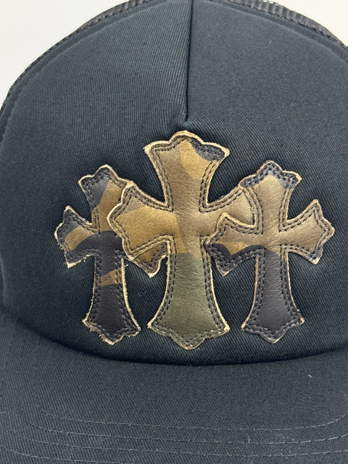 Chrome Hearts LEATHER CAMO CROSS DEATAILED TRUCKER CAP Size ONE SIZE - 6 Thumbnail