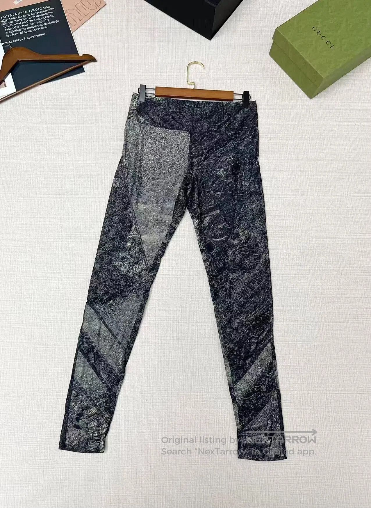 Louis Vuitton LV Monogram Print Leggings for Women. Size 27" / US 4 / IT 40 - 1 Thumbnail