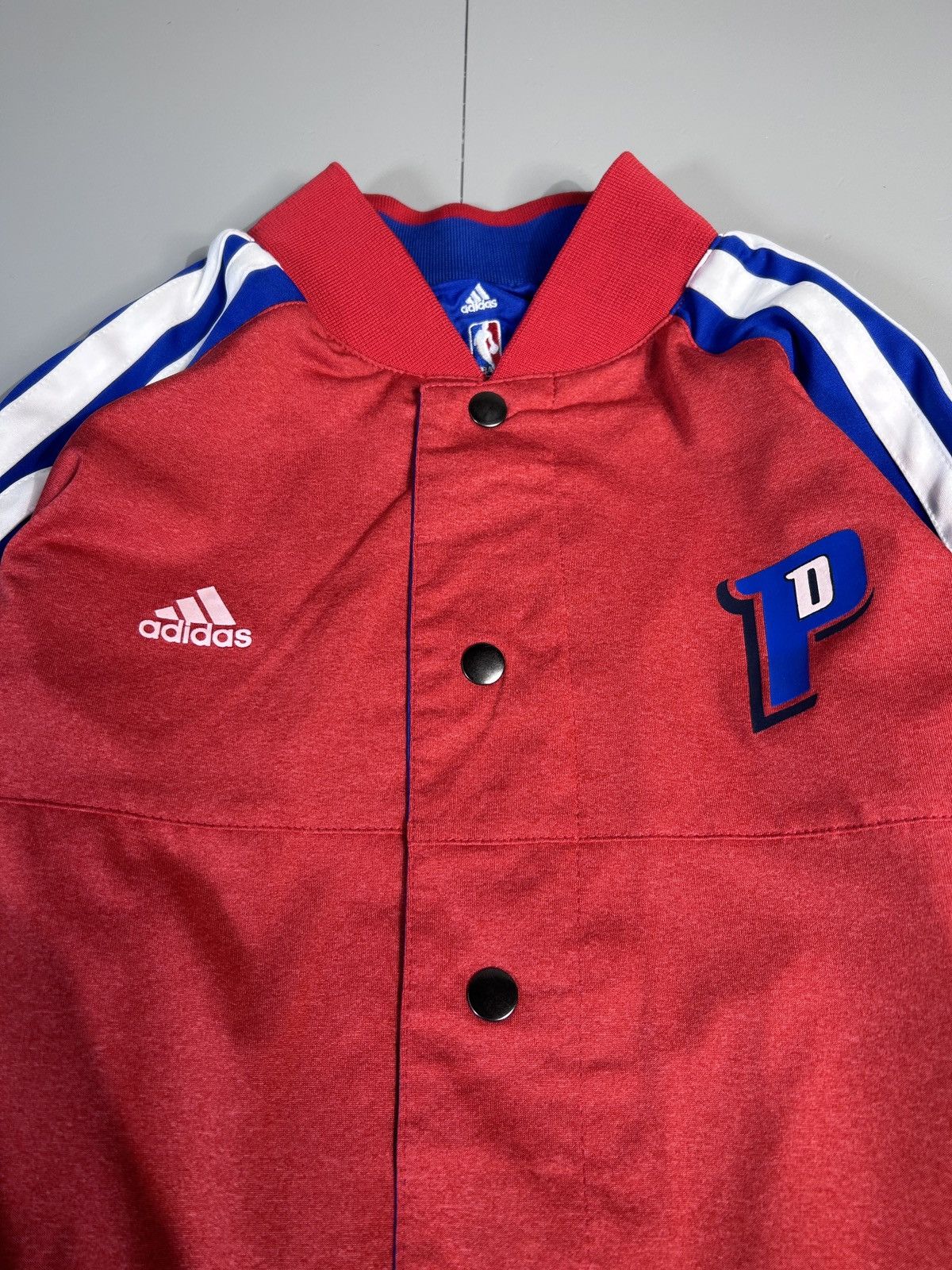 Adidas × NBA × Vintage Adidas Detroit Pistons NBA Pull Over Double Sides Jacket S Size US S / EU 44-46 / 1 - 7 Thumbnail