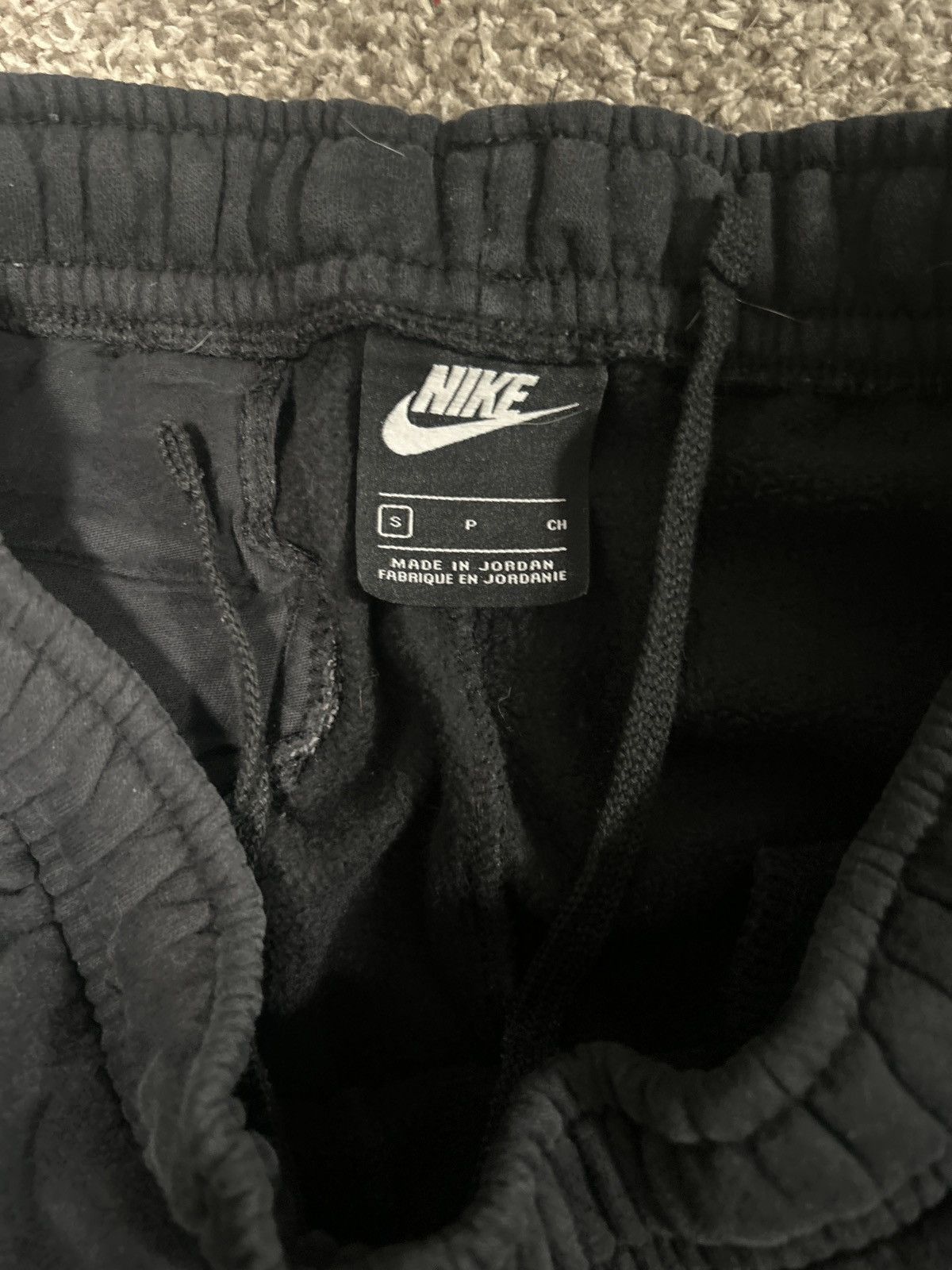 Nike Very worn black nike joggers Size US 26 / EU 42 - 3 Thumbnail
