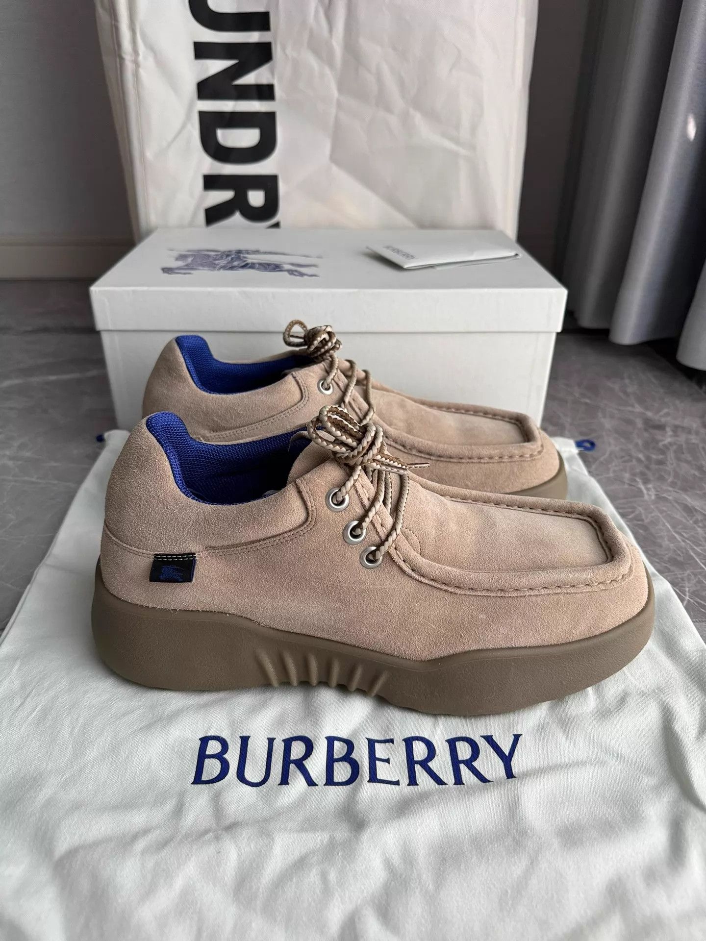 Burberry Burberry Men's Casual Sneakers Light Gray Size 41 Size US 8 / EU 41 - 8 Thumbnail