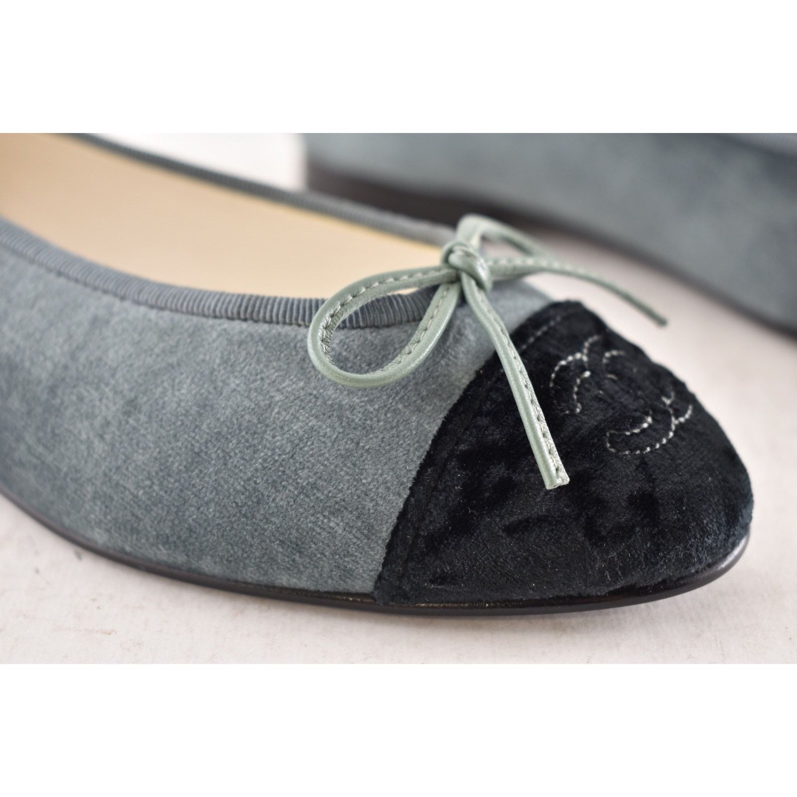 Chanel Chanel 24A Green Black Velvet CC Logo Ballet Flat 36 Size US 6 / IT 36 - 7 Thumbnail