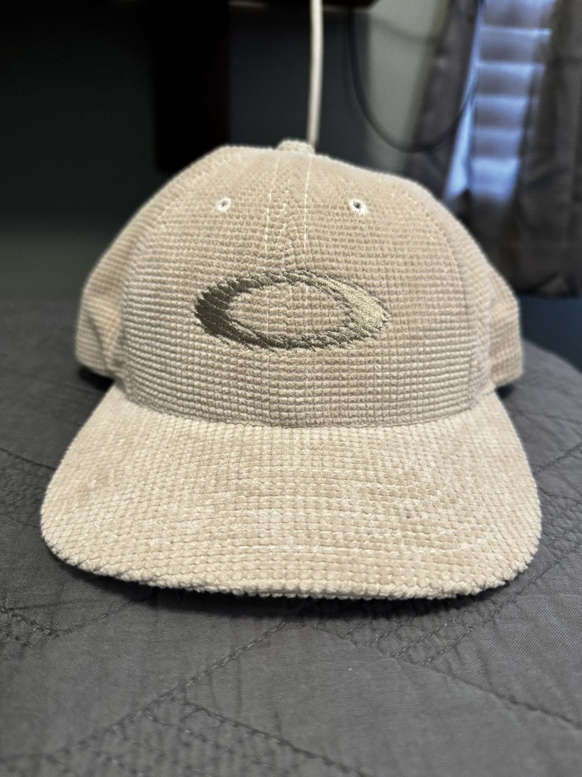 Oakley × Vintage 90’s Oakley Waffle Corduroy Hat - Cream Size ONE SIZE - 1 Thumbnail