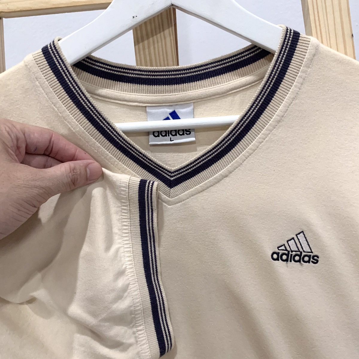 Adidas Adidas V Neck T Shirts Size US L / EU 52-54 / 3 - 3 Thumbnail