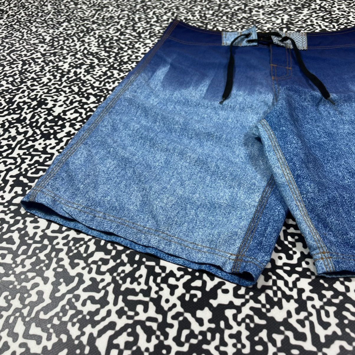 Billabong Vintage Y2K Billabong Wave Print Surf Retro Style Shorts Size US 32 / EU 48 - 9 Thumbnail