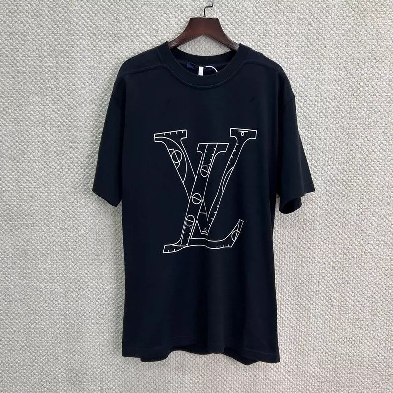Louis Vuitton Louis Vuitton NBA co-branded big logo T-shirt Size US L / EU 52-54 / 3 - 1 Thumbnail
