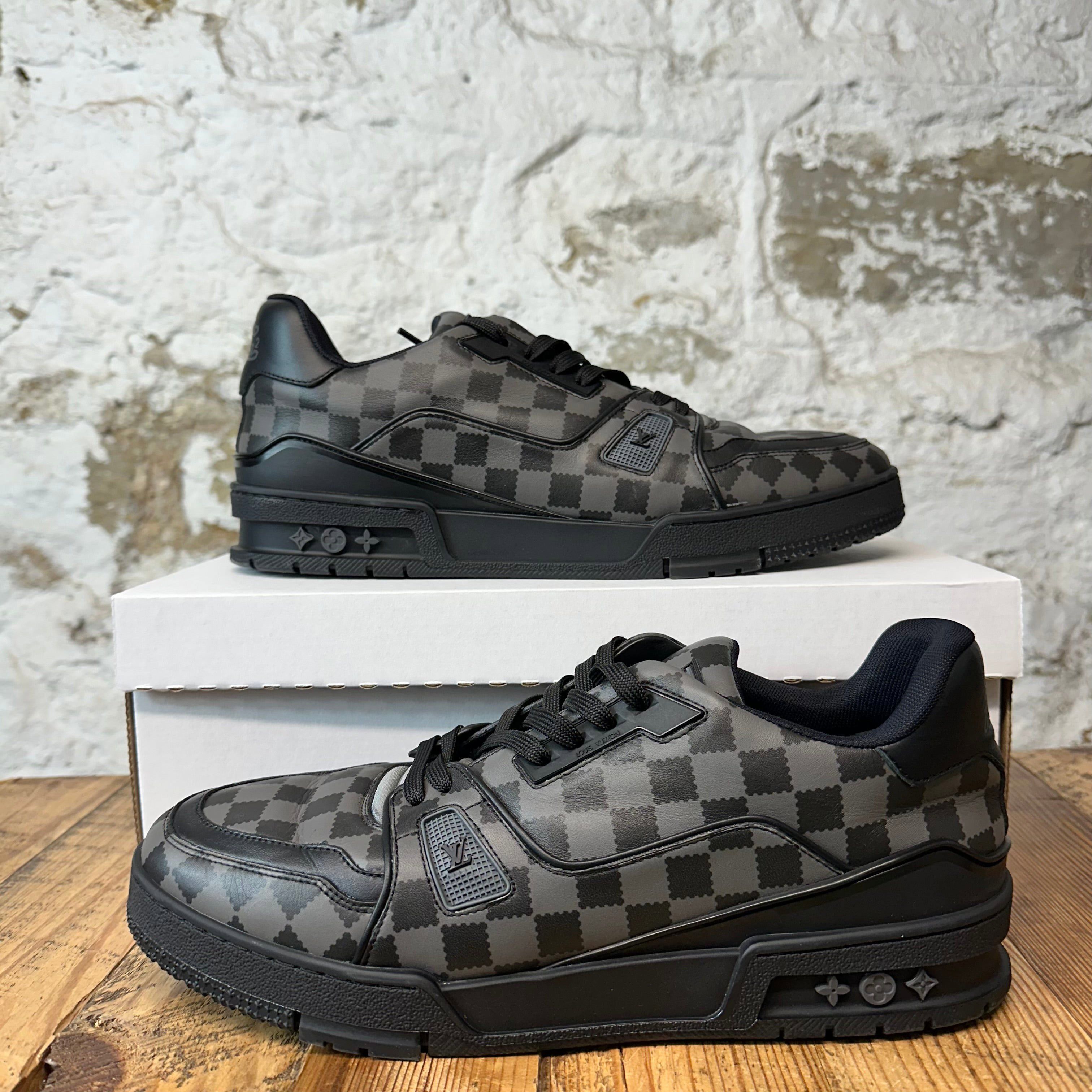Louis Vuitton Louis Vuitton Damier Graphite Trainer Sneaker Sz 10.5 (9LV) Size US 10.5 / EU 43-44 - 1 Thumbnail