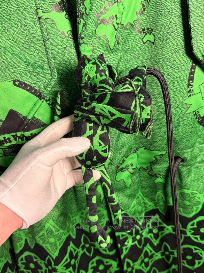 Louis Vuitton Louis Vuitton Green print show coat Size US M / EU 48-50 / 2 - 2 Thumbnail