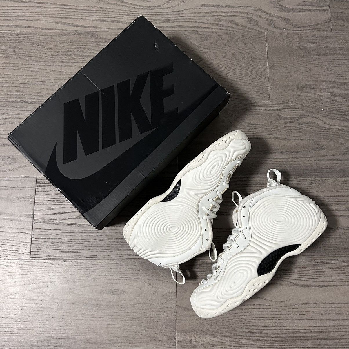 Pre-owned Comme Des Garçons Nike  Foamposite White Shoes