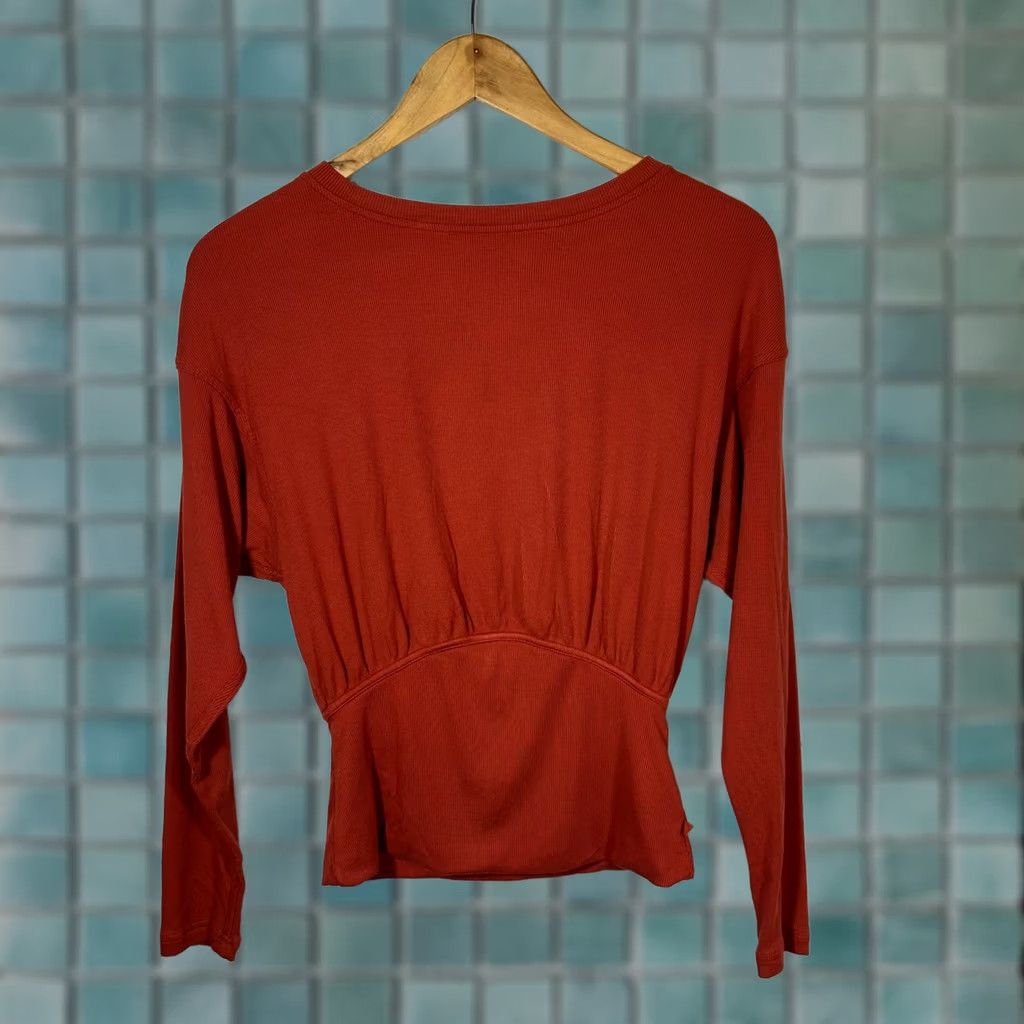 Lululemon Lululemon Gathered Waist Ribbed Long Sleeve Shirt Rust Red LW3GEXS Ladies Crew Neck Pullover Athletic Size S / US 4 / IT 40 - 1 Thumbnail