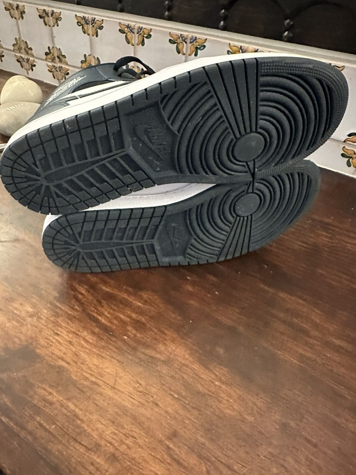 Nike Jordan 1 mid Size US 10.5 / EU 43-44 - 8 Thumbnail