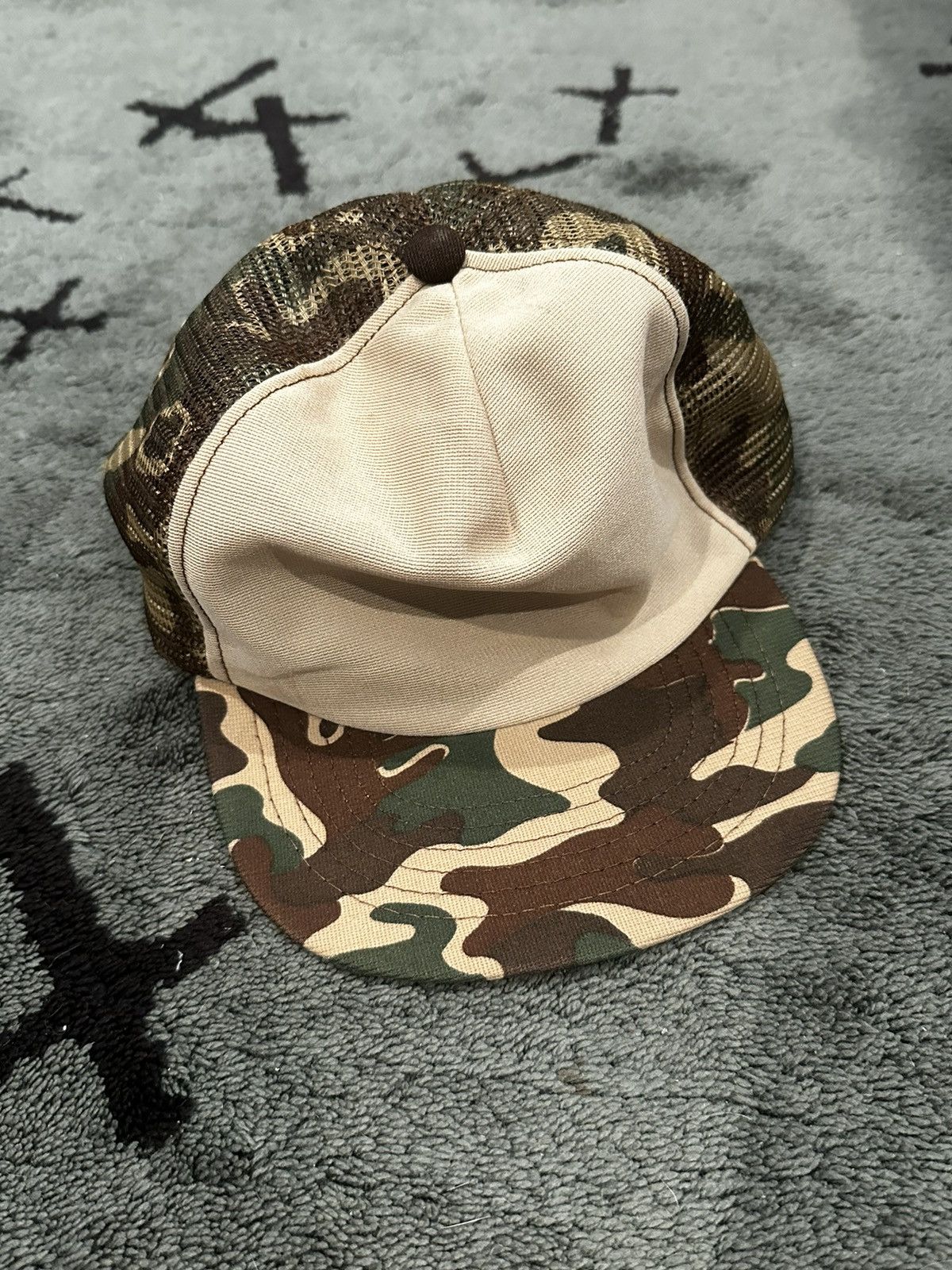 Vintage Vintage Tan and Camo Trucker Hat Size ONE SIZE - 1 Thumbnail