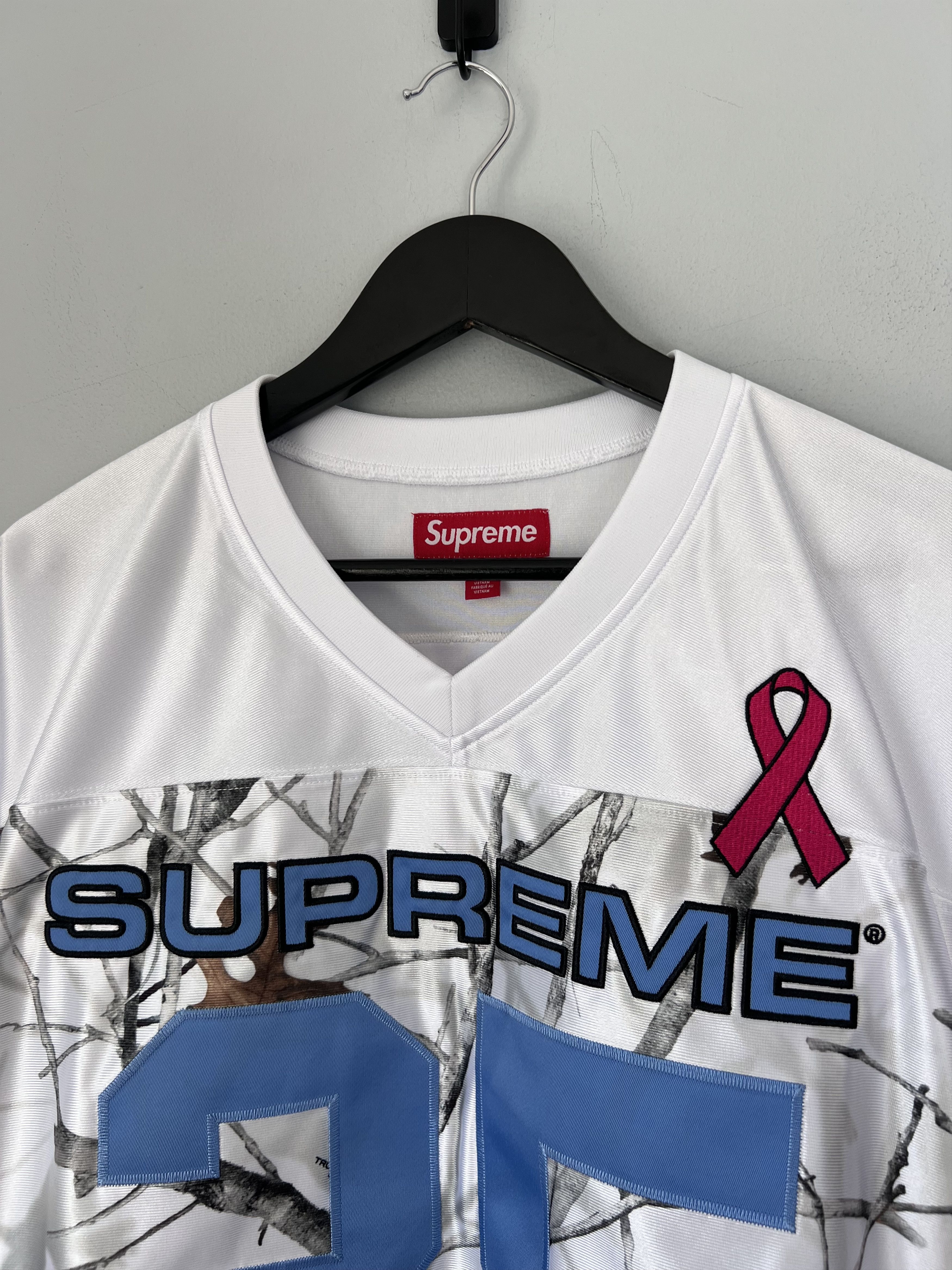 Supreme Supreme Breast Cancer Awareness Football Jersey White Camo Size US L / EU 52-54 / 3 - 2 Thumbnail