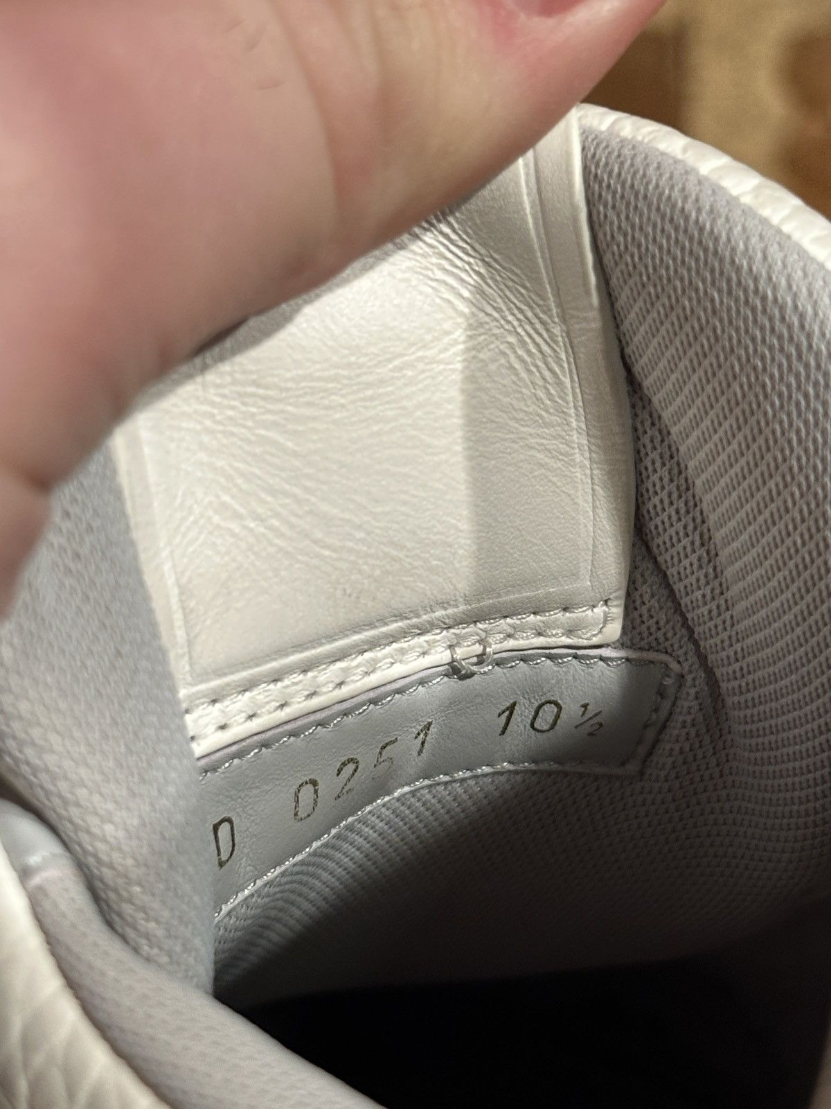 Louis Vuitton Louis Vuitton Signature Trainers Size US 11.5 / EU 44-45 - 9 Thumbnail