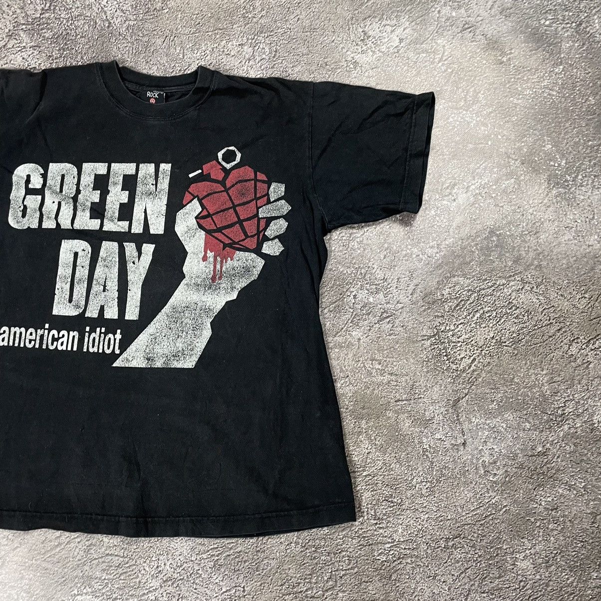 Vintage Vintage 90s Green Day American Idiot Faded Graphic Band Tee Size US S / EU 44-46 / 1 - 4 Thumbnail