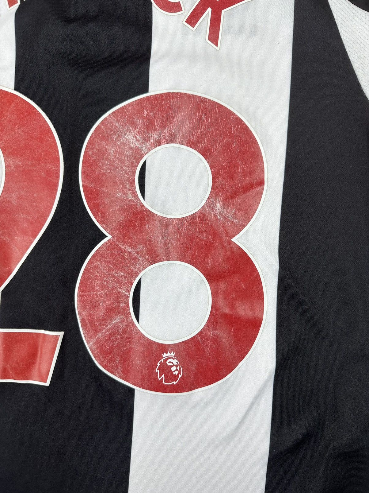 Castore Castore New Castle United 2021/22 Home #28 Willock Jersey Size US M / EU 48-50 / 2 - 6 Thumbnail