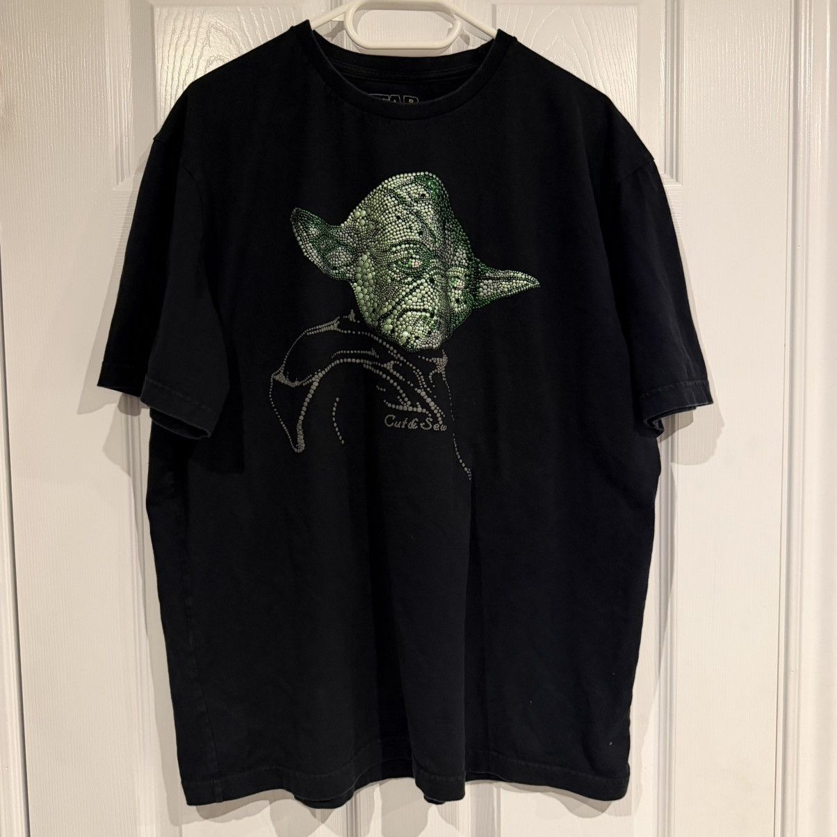 Marc Ecko 2008 Marc Ecko Cut & Sew Rhinestone Yoda Star Wars Tshirt Size US XL / EU 56 / 4 - 4 Thumbnail