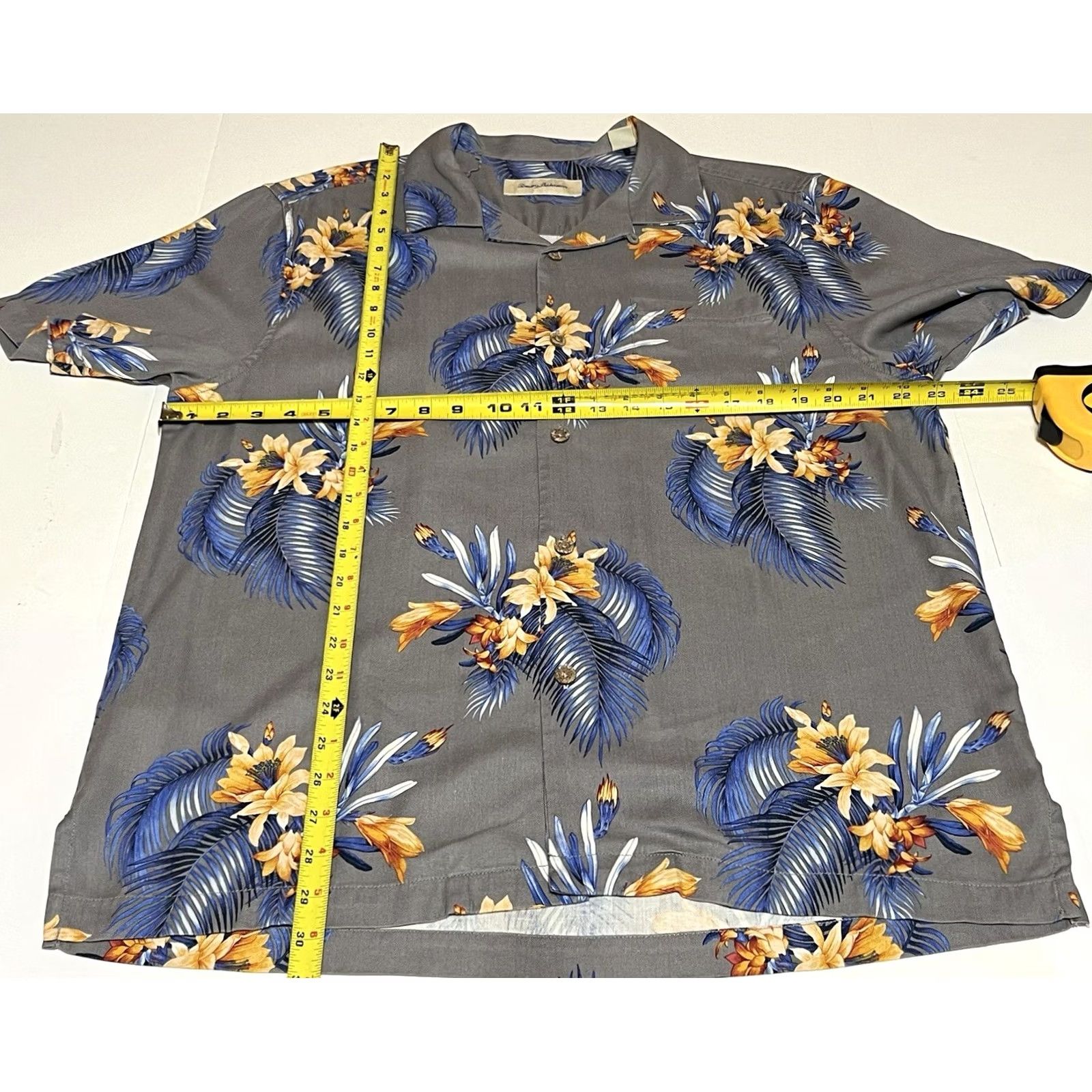 Tommy Bahama Tommy Bahama Short Sleeve Mens Button Up Shirt L Tropical Hawaiian 100% Silk Silk Multicolor Floral Button-Up Casual Beach Hawaiian 90s Theme Mens Size US L / EU 52-54 / 3 - 4 Thumbnail