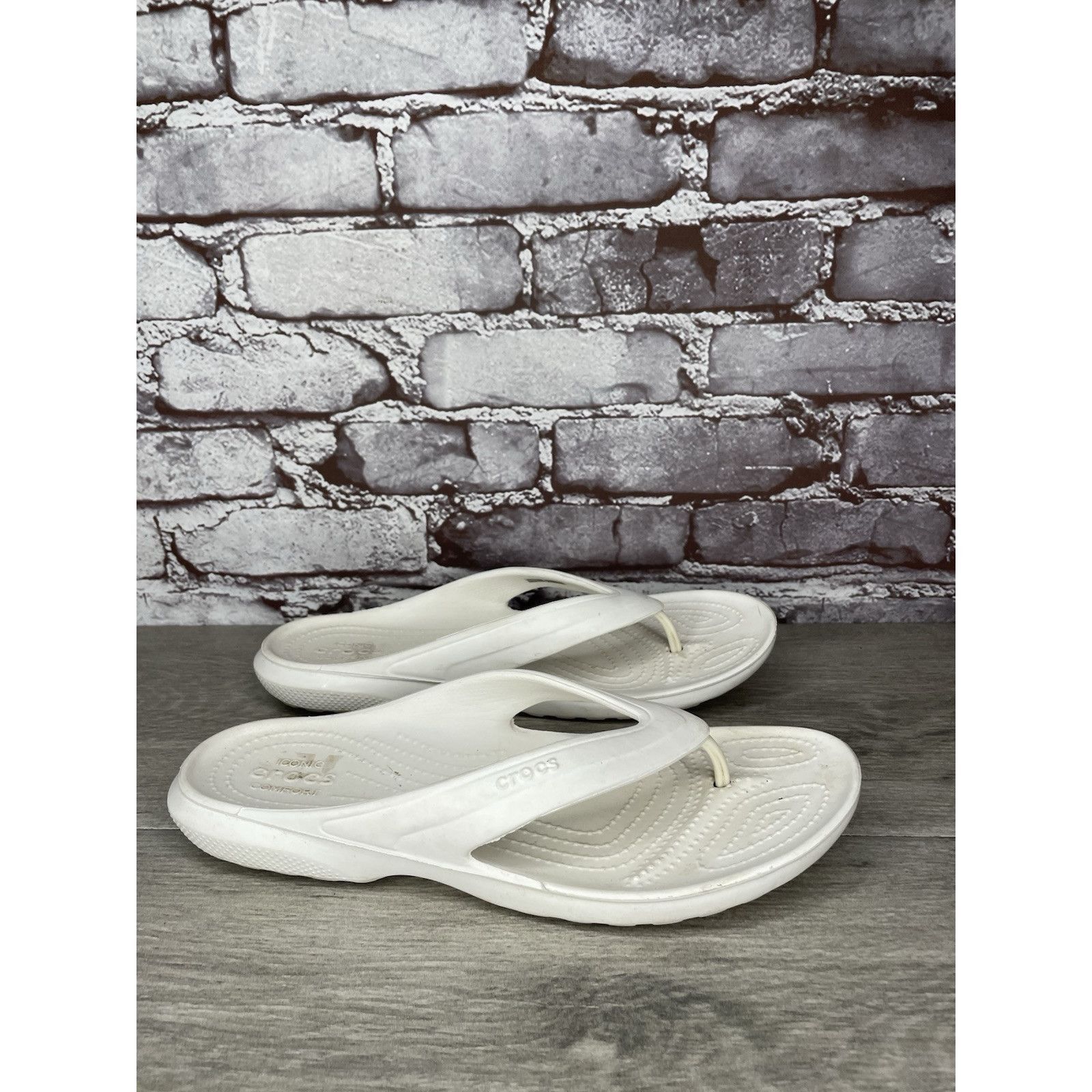 Crocs Crocs Iconic Comfort White Rubber Classic Thong Sandals Wome Size US 10 / IT 40 - 18 Thumbnail