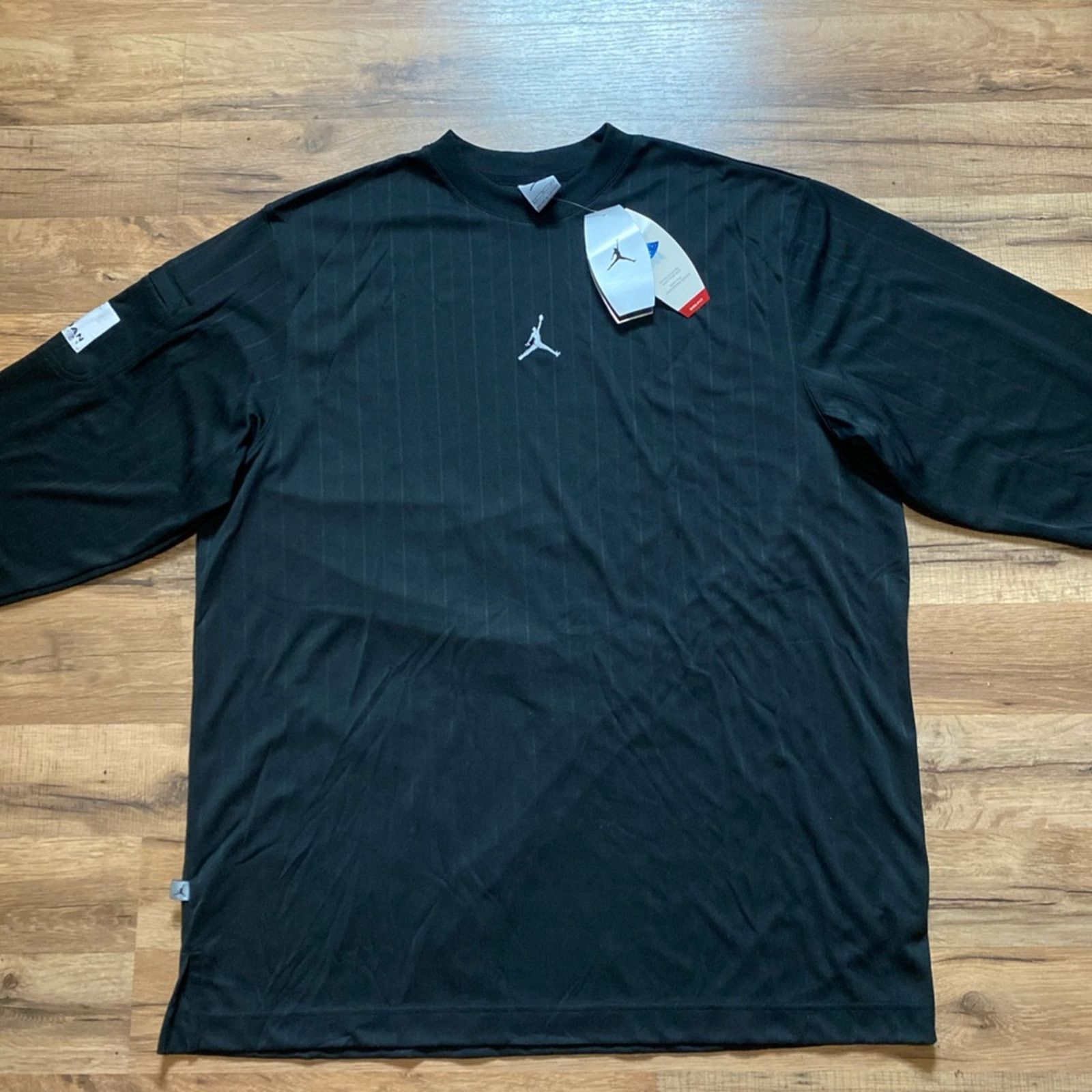 Jordan Brand 2002 Jordan Center Logo Pin Stripe Training Long Sleeve Size US XL / EU 56 / 4 - 2 Thumbnail