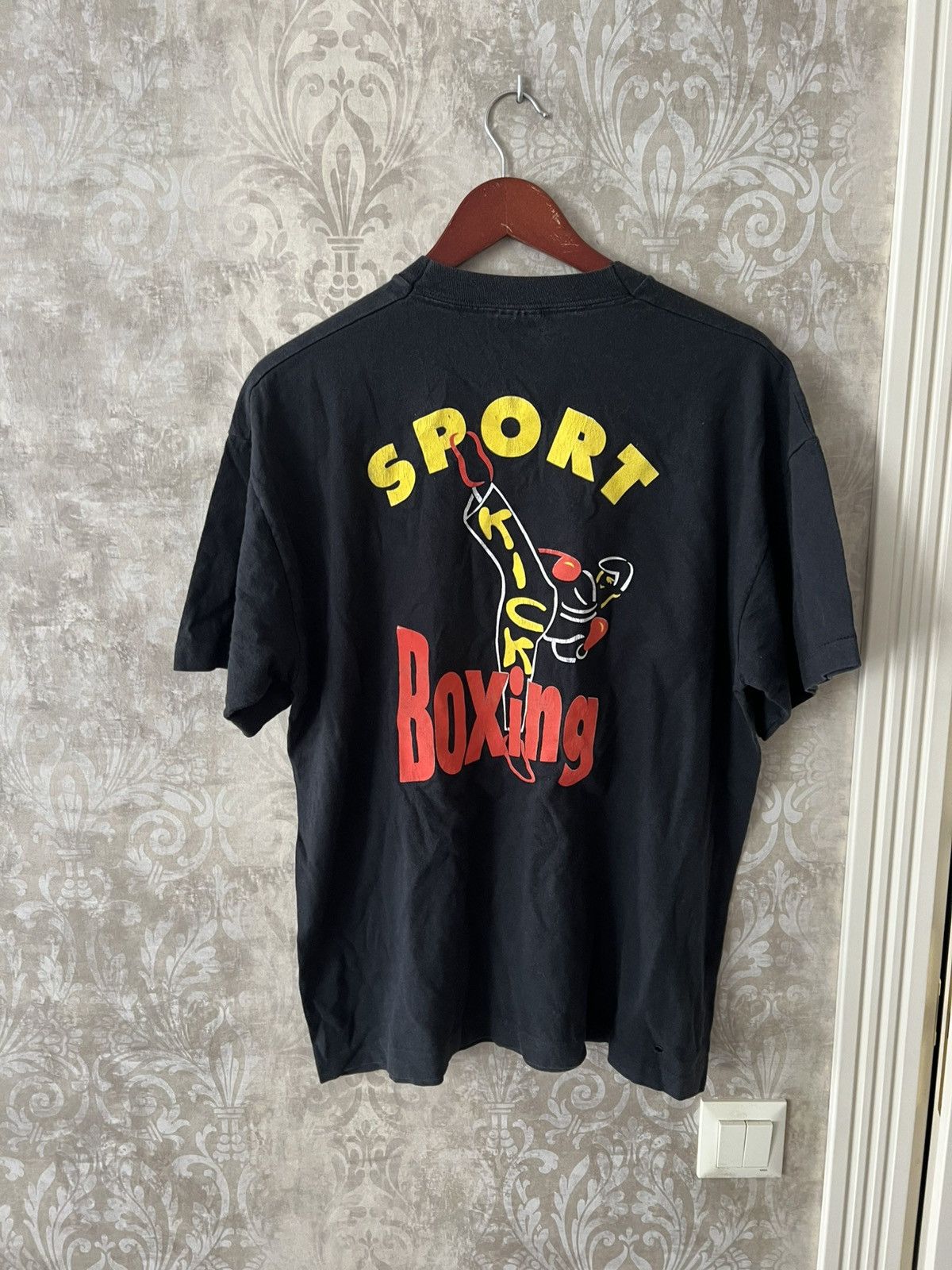 Vintage Vintage Kick Boxing Sport Tee T-Shirt Size US L / EU 52-54 / 3 - 1 Thumbnail
