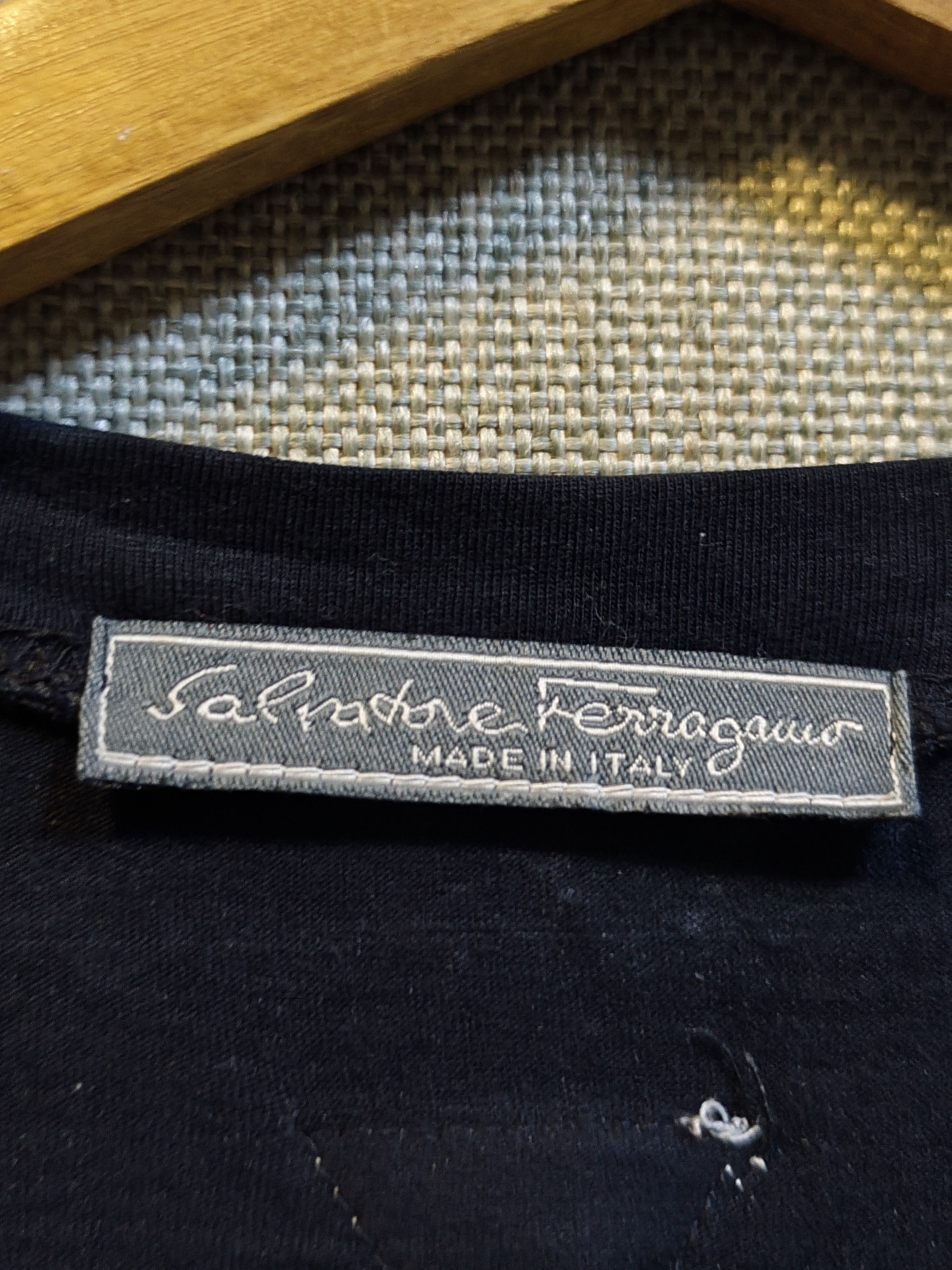 Salvatore Ferragamo Vtg Salvatore Ferragamo Script Logo T-Shirt Made In Italy Size US L / EU 52-54 / 3 - 9 Thumbnail