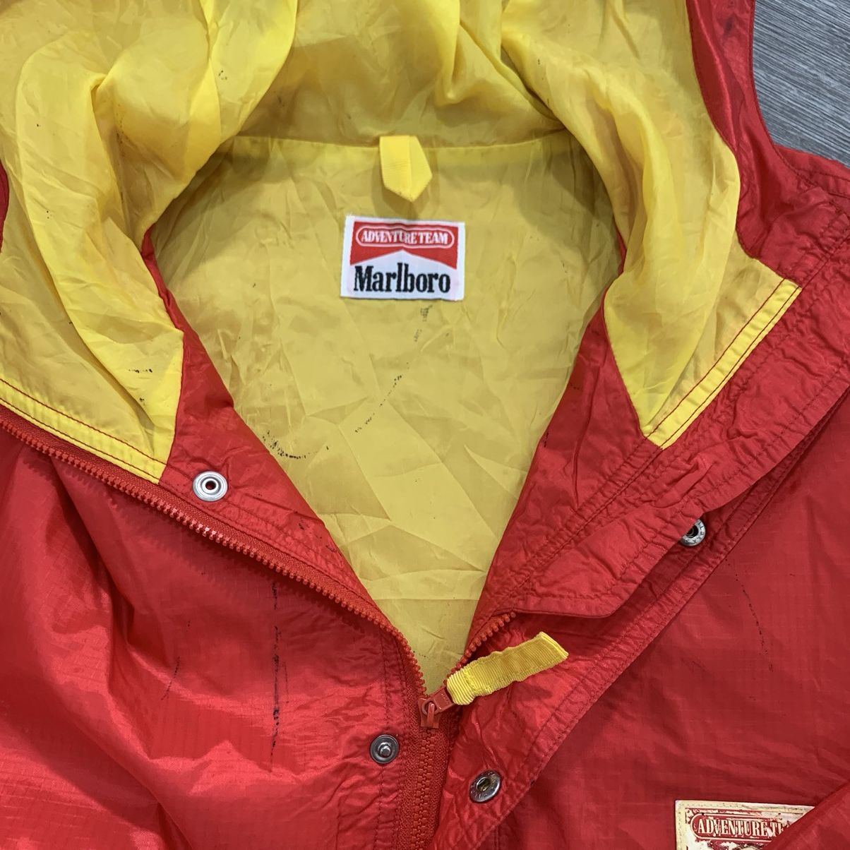 Vintage Vintage Marlboro Adventure Team Anorak Cougle Jacket Size US L / EU 52-54 / 3 - 7 Thumbnail