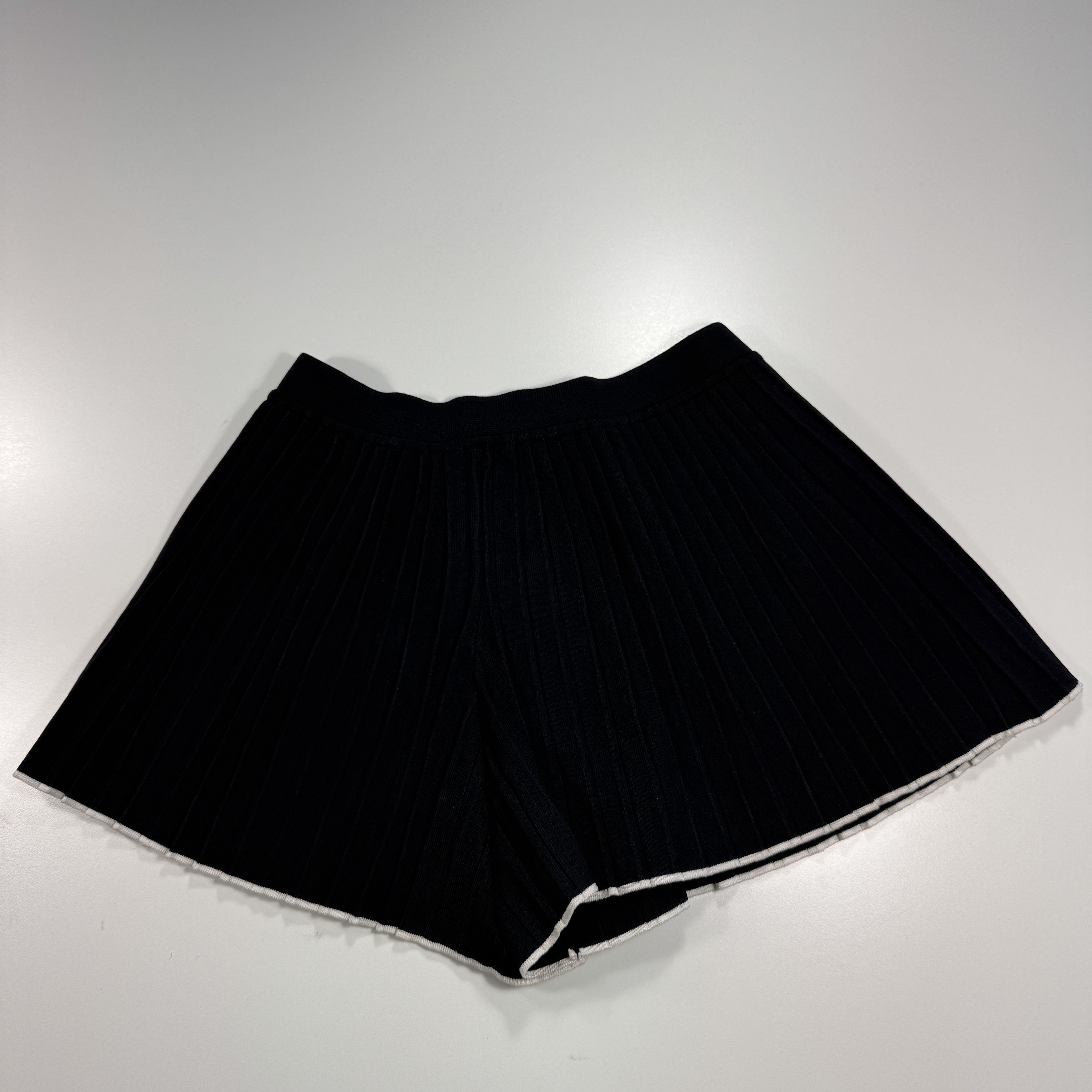 Jacquemus Jacquemus The Pleated Knit Shorts Size 34" / US 12 / IT 48 - 2 Thumbnail