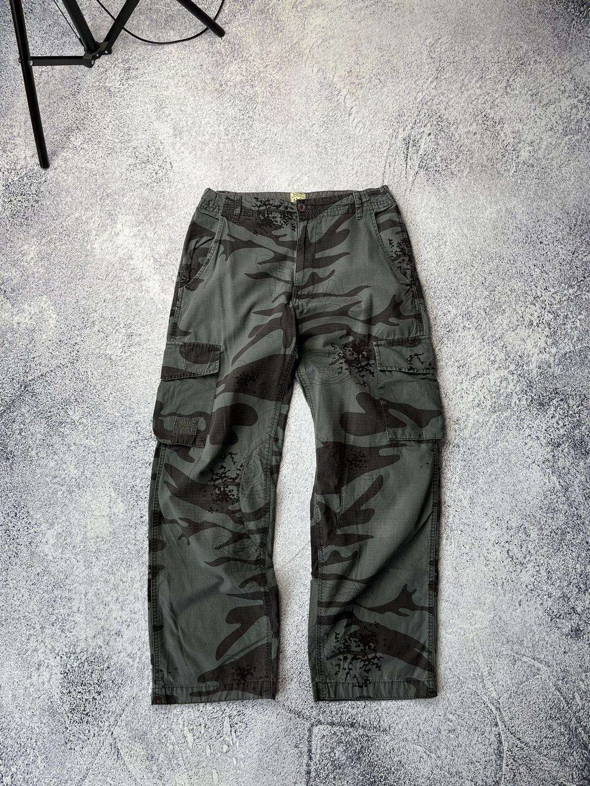 Japanese Brand RARE VINTAGE FADED STREETWEAR CAMO CARGO PANTS Y2K Size US 32 / EU 48 - 1 Thumbnail