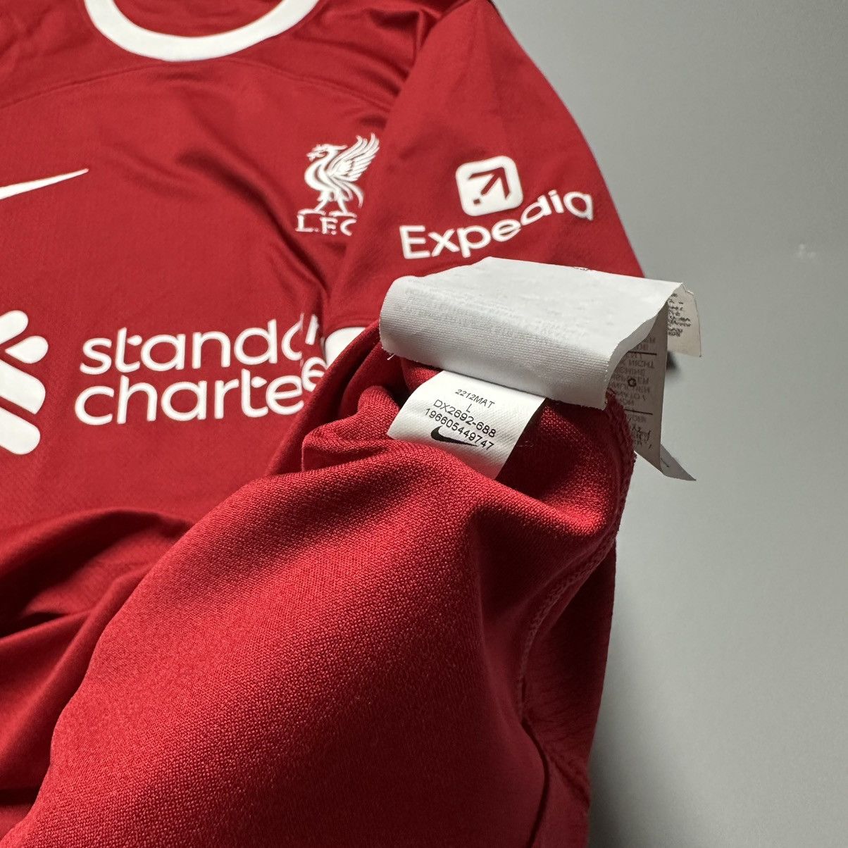 Nike LIVERPOOL NIKE 2023/2024 SOCCER HOME JERSEY #8 SZOBOSZLAI Size US L / EU 52-54 / 3 - 14 Thumbnail