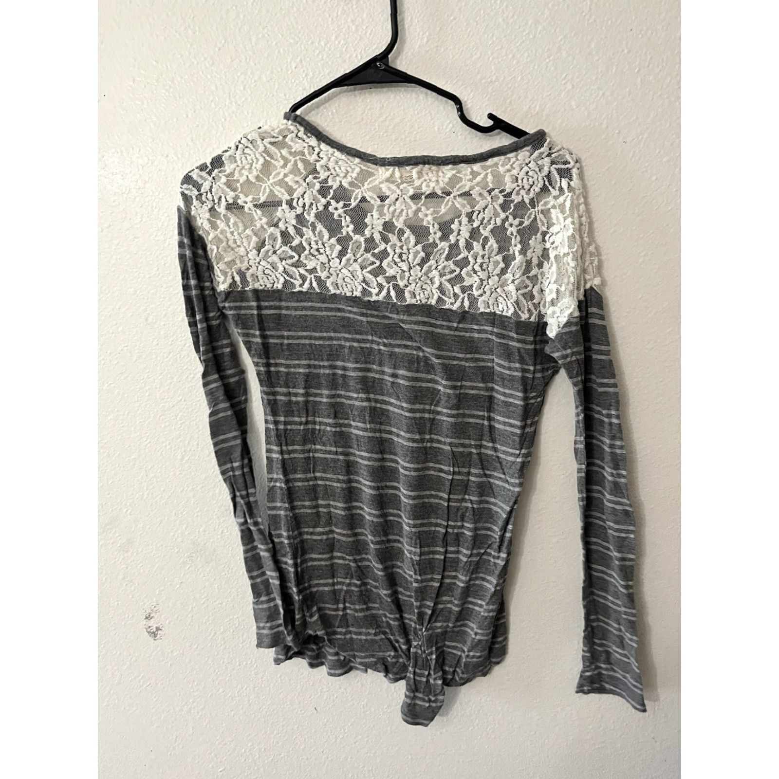 Vintage Pink Rose Lace Shirt Small Women's Long Sleeve Raglan Tee Gray White Striped Casual Size S / US 4 / IT 40 - 2 Thumbnail