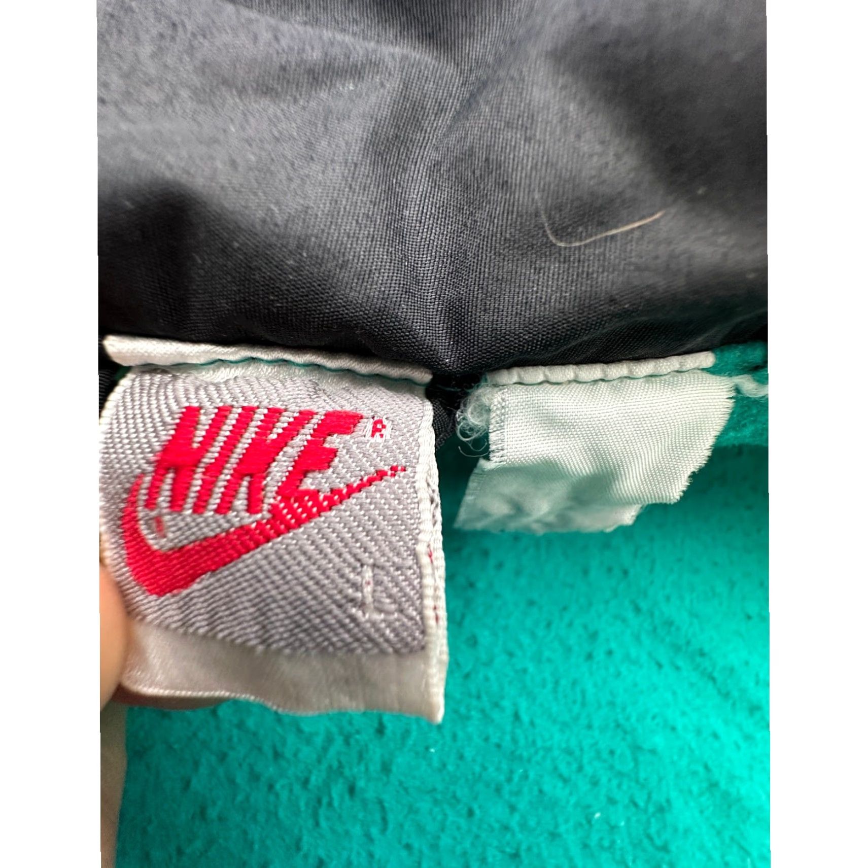 Nike VINTAGE Nike Jacket Nylon Lined Fleece 90s Mens Large Black Green Venus Windbreaker Size US L / EU 52-54 / 3 - 2 Thumbnail