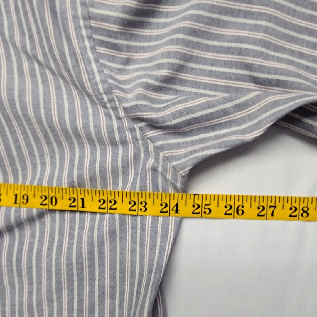 Van Heusen Vintage Van Heusen Editions L Striped Gray 16.5 Dress Shirt Size US L / EU 52-54 / 3 - 10 Thumbnail