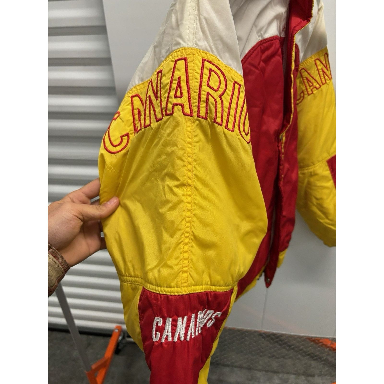 Vintage Vintage Atletico Morelia Canarios Puffer Jacket Size 42 Size US L / EU 52-54 / 3 - 3 Thumbnail