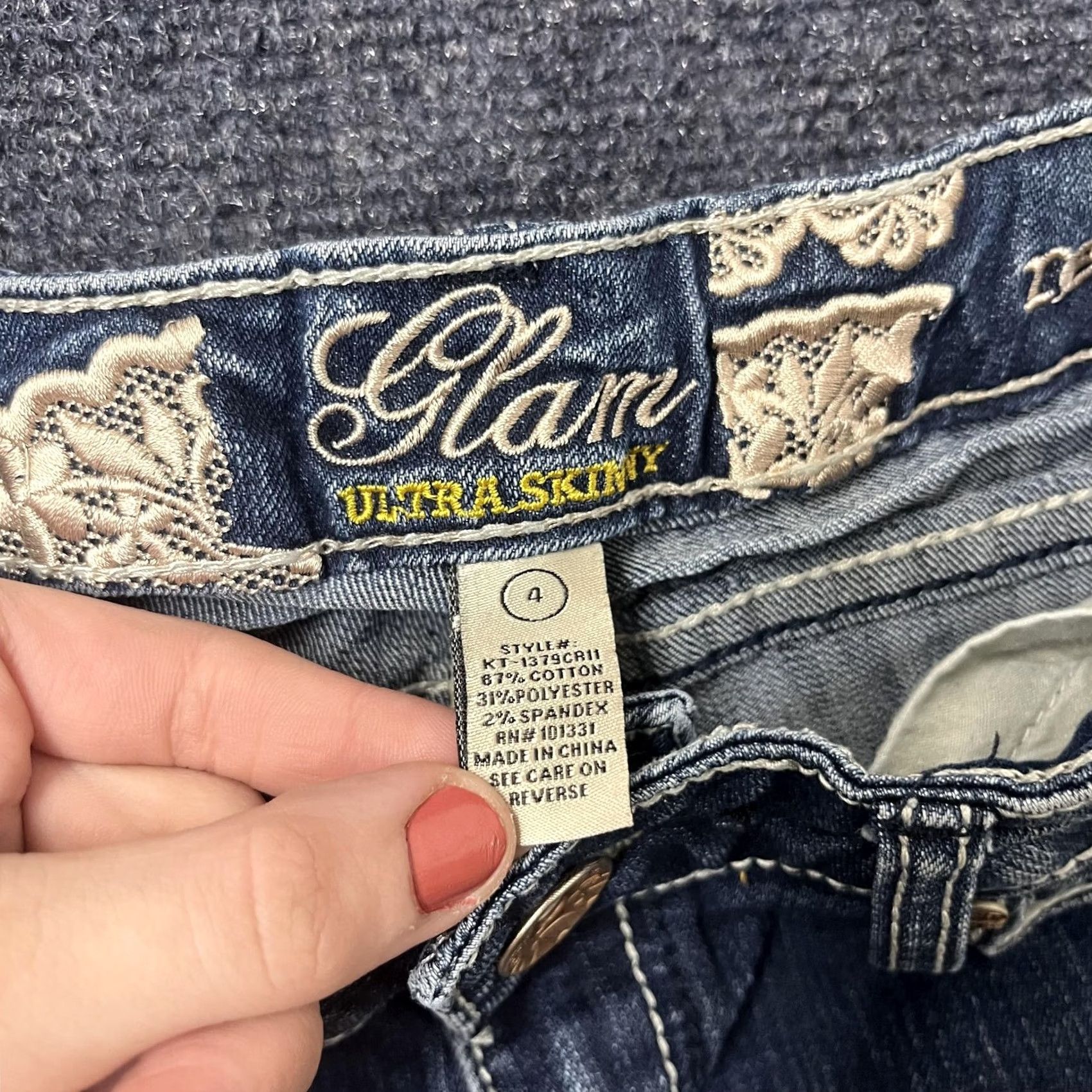 Denime VINTAGE? No. (Not Vintage) - Y2K Refuge Glam Ultra Skinny Jeans Womens 4 Medium Wash Blue Distressed Denim Size 27" / US 4 / IT 40 - 2 Thumbnail