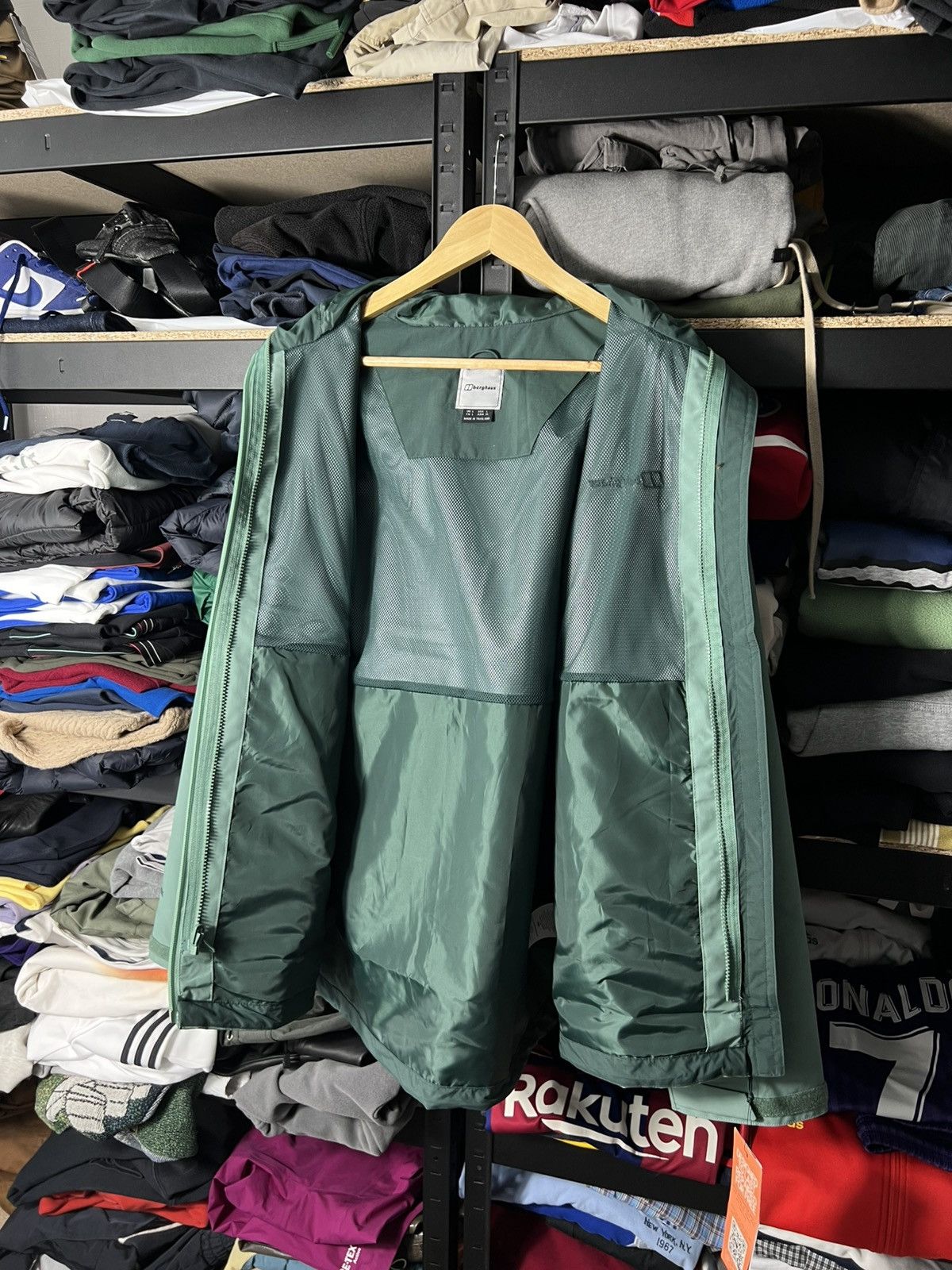 Berghaus Berghaus Gore-Tex Waterproof Hiking Rain Jacket Green Size L Size US L / EU 52-54 / 3 - 14 Thumbnail