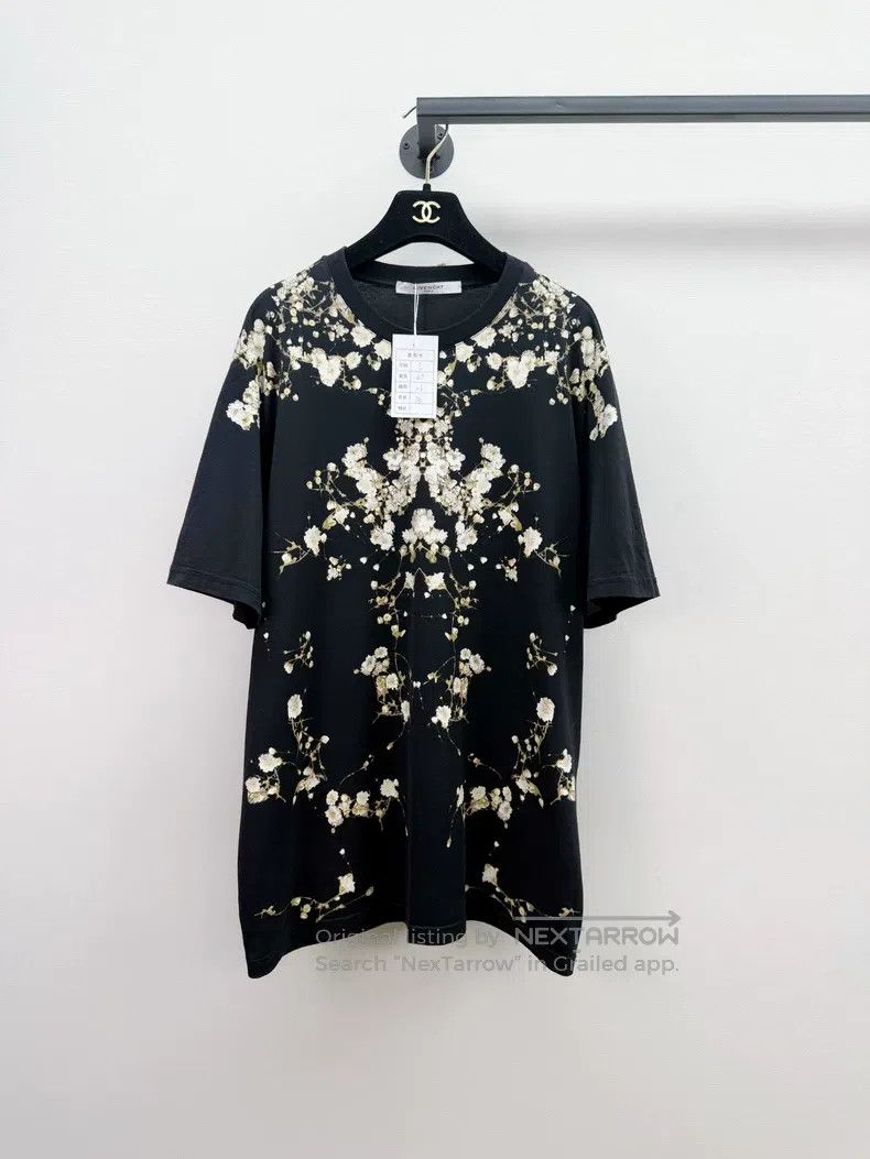 Givenchy Givenchy Floral Scattered Star Short Sleeve Size US L / EU 52-54 / 3 - 6 Thumbnail