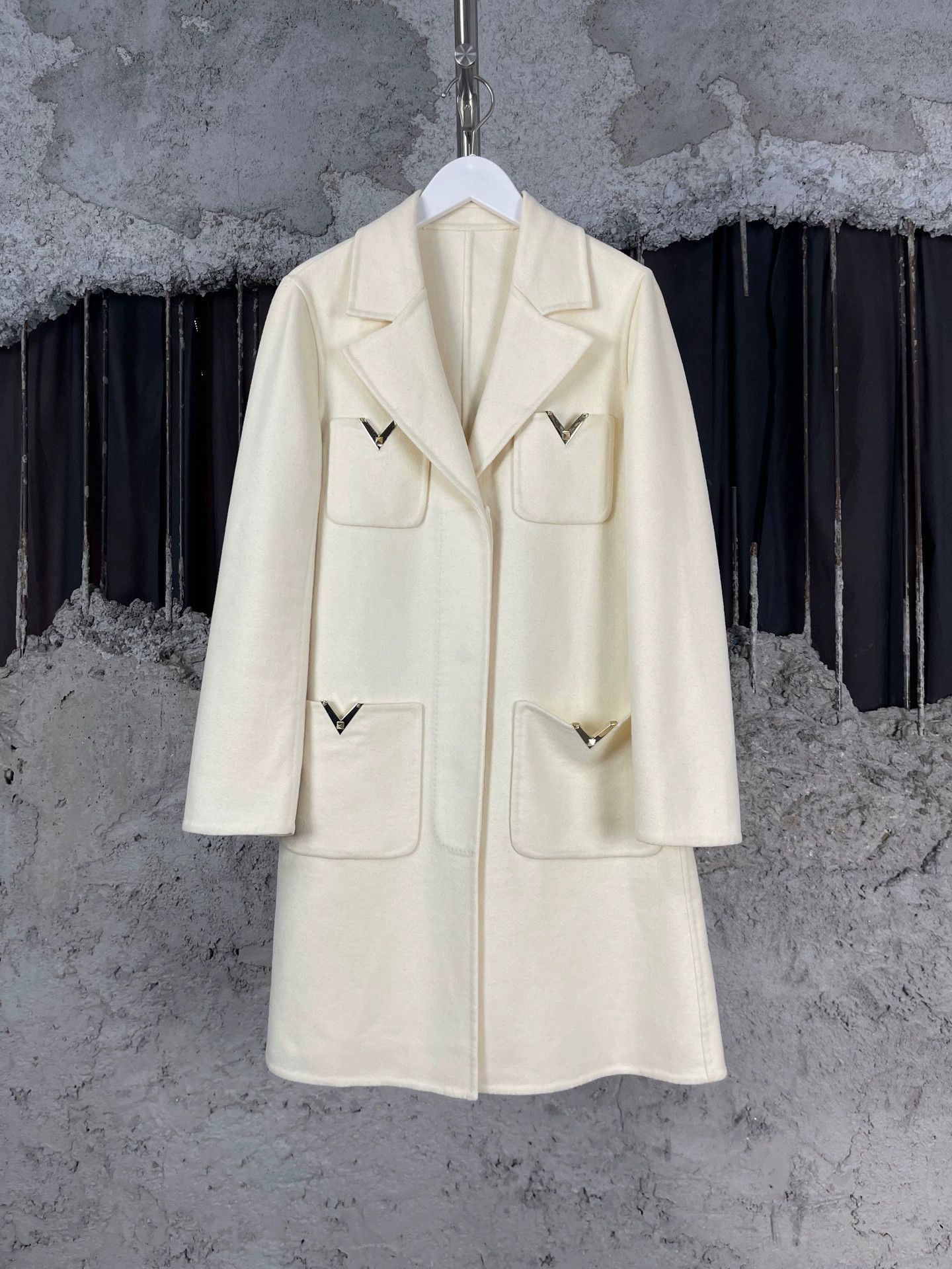 Valentino Valentino Metal V 4-Pocket Wool Coat Size 2 99 New No Tag Size XS / US 0-2 / IT 36-38 - 1 Thumbnail